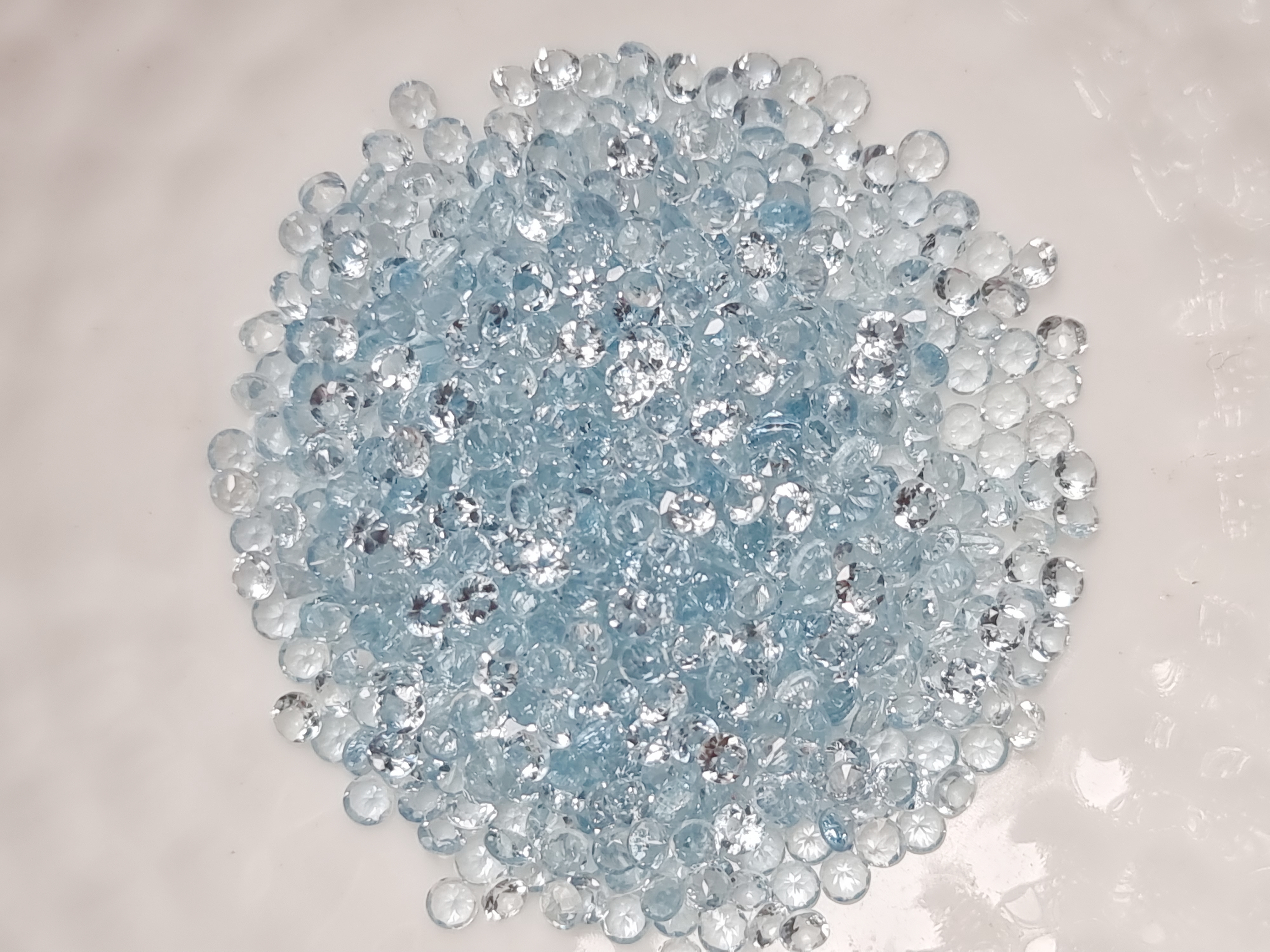 Aquamarine อความารีนกลม 2.0 มม. 1 กะรัต