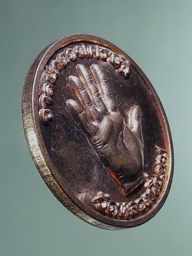 Antig FB 12871 เหรียญฝ่ามือวาสนาดวงเศรษฐี วัดหลวงพี่แซม รุ่นรวยแล้วรวยอีก 100 ล้านบาท รวยไม่เลิก รวยแน่นอน