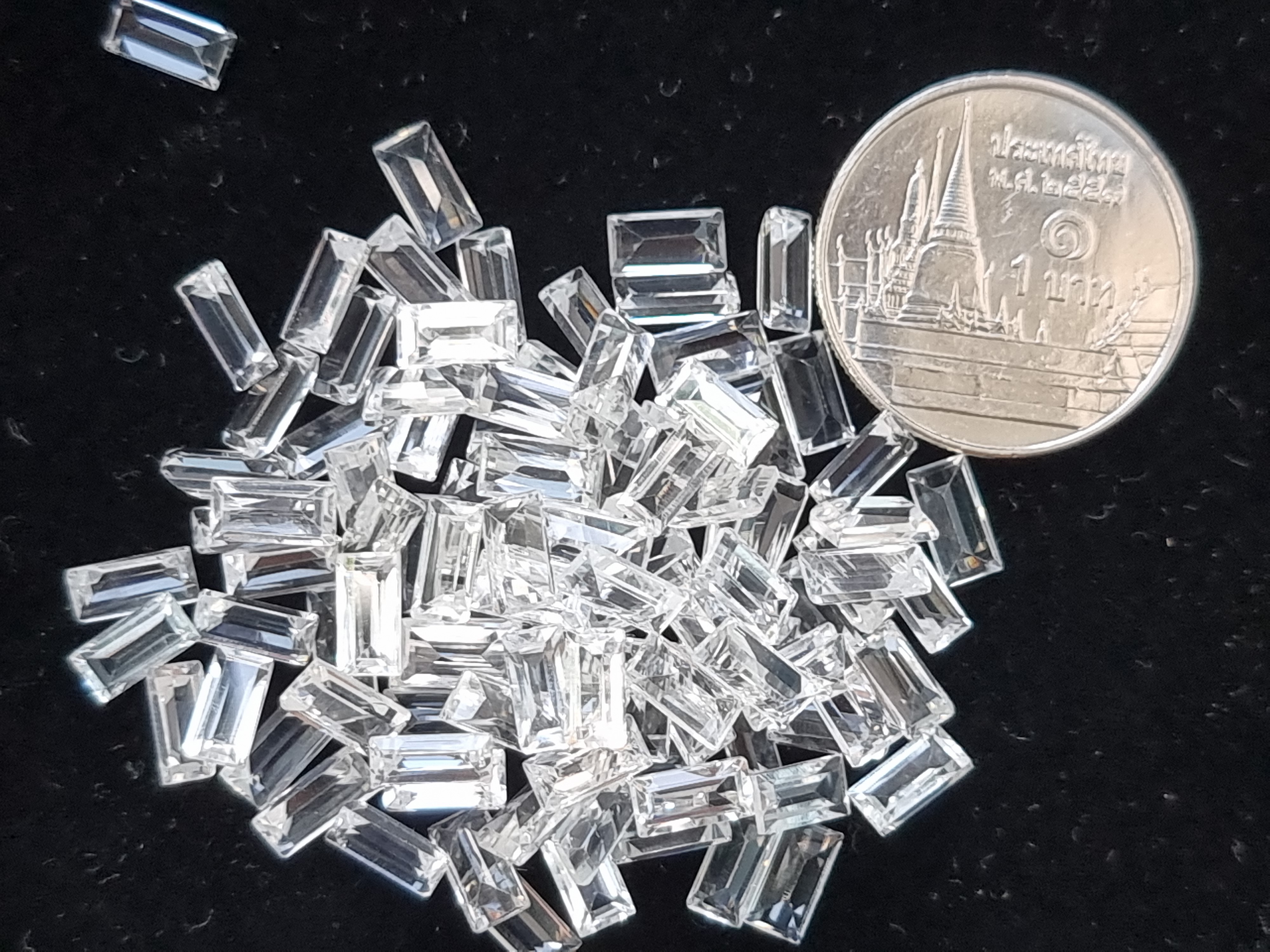 ไวท์โทปาสสี่เหลี่ยม 6×3 มม.5 กะรัต