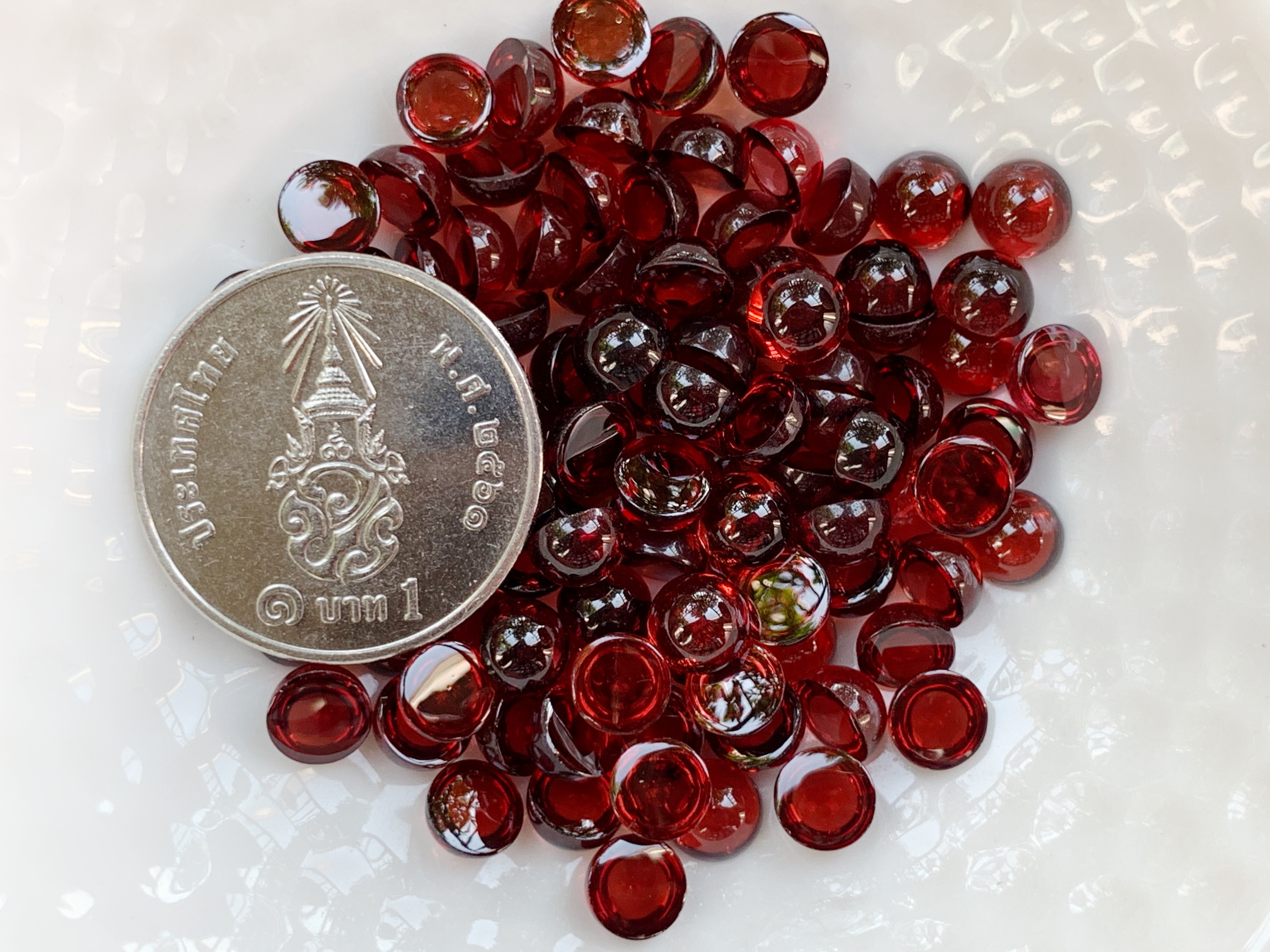 โกเมนกลมหลังเบี้ย 5.0 มม. 10 กะรัต