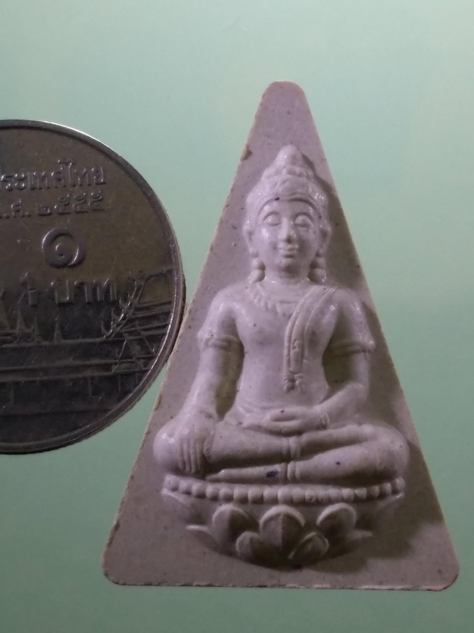 รหัสสินค้า พระมีกล่อง 4048 พระนางพญา หลังพระนามย่อ สก. เฉลิมพระชนม์พรรษา 6 รอบ สมเด็จพระบรมราชินีนาถ สภาผู้แทนราษฎรจัดสร้างปี 2547 พระดีพิธีใหญ่