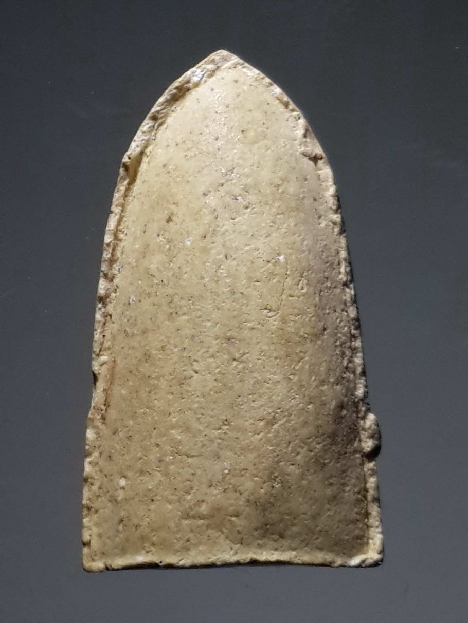 รหัสสินค้า พระไม่ทราบที่ 385 พระรอดเนื้อผง หลังอูม ไม่ทราบที่