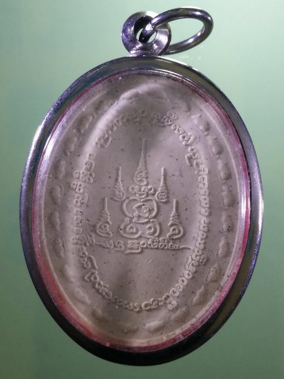 รหัสสินค้า พระเนื้อดิน เนื้อผง เนื้อว่าน 092 พระผงพิมพ์หันข้าง พระครูบาเจษฎา วัดห้วยสัก อำเภอดอยหลวง จังหวัดเชียงราย เพิ่งเลิกงานบุญปี 2558 มาพร้อมตลับสแตนเลส แขวนบูชาได้ทันทีเมื่อรับของ เพราะสภาพสวยมากครับ