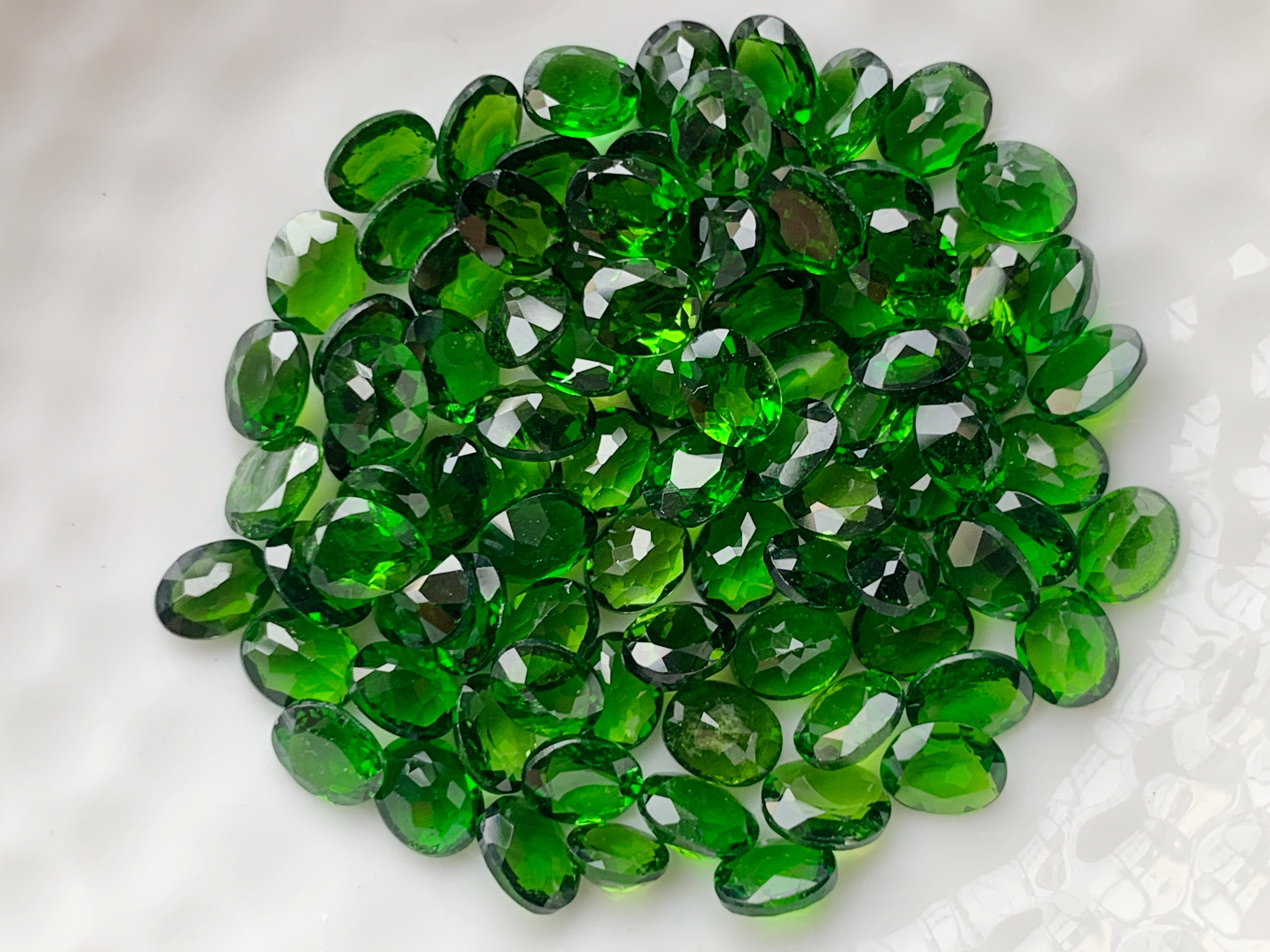 โครมไดออฟไซด์ไข่ 5X4 มม. 1 กะรัต