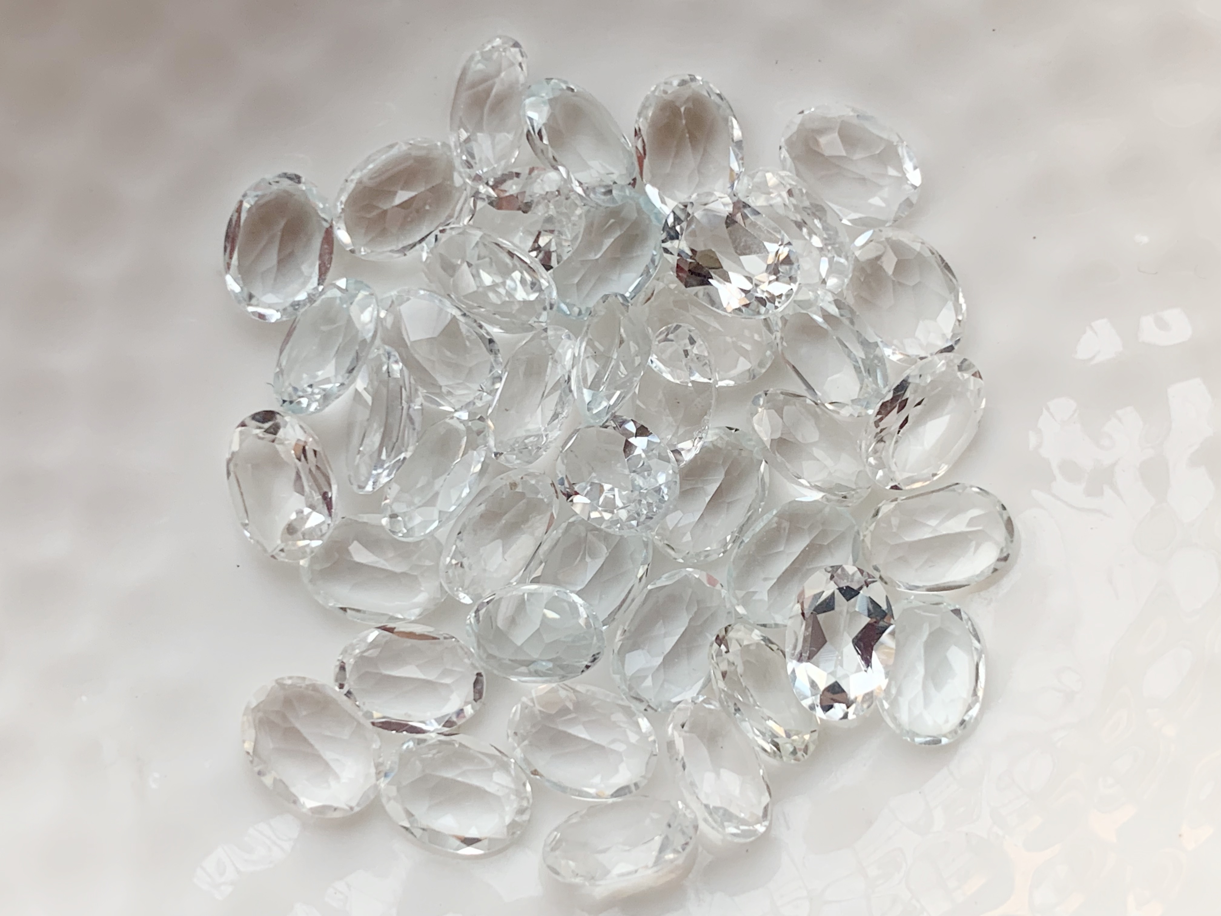 ไวท์โทปาสไข่ 7X5 มม. 5 กะรัต