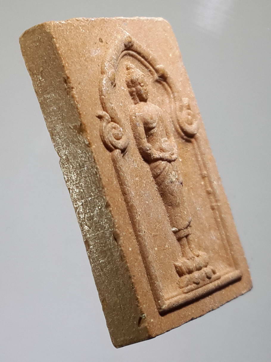 รหัสสินค้า พระไม่ทราบที่ 411 พระพุทธเนื้อผง ปางอุ้มบาตร หลังยันต์ห้า ไม่ทราบที่ พระรายการนี้ให้เช่าบูชาแล้ว