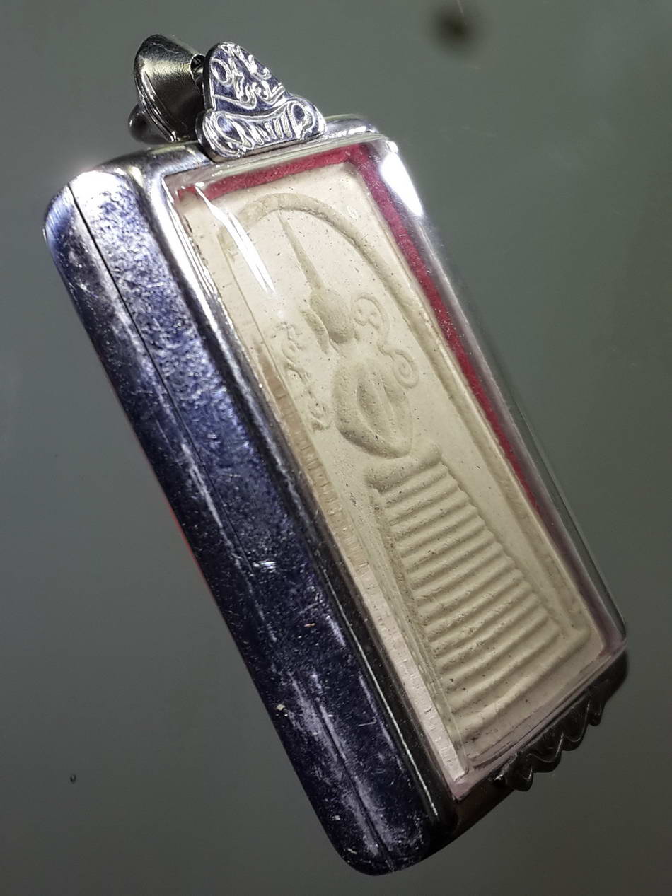 รหัสสินค้า ประจวบคีรีขันธ์ 005 พระสมเด็จแซยิด เนื้อเกสร รอยเส้นเกศา รุ่นไตรมาส หลวงพ่อยิด วัดหนองจอก จ.ประจวบคีรีขันธ์ สร้างปี 2537