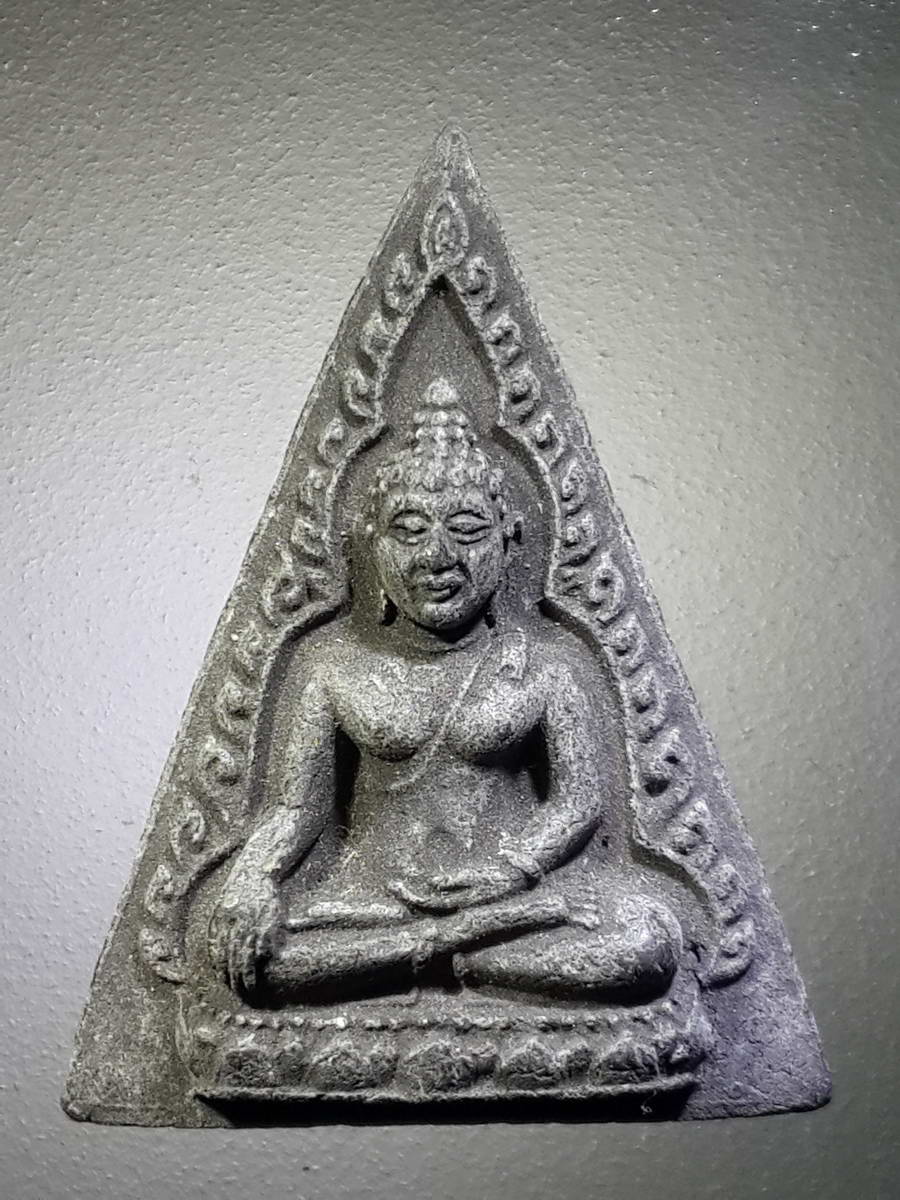 รหัสสินค้า พระเนื้อดิน เนื้อผง เนื้อว่าน 2344 พระนางพญาเนื้อผงใบลาน หลวงพ่อดี วัดหนองจอก จังหวัดนครราชสีมา สร้างปี 2520