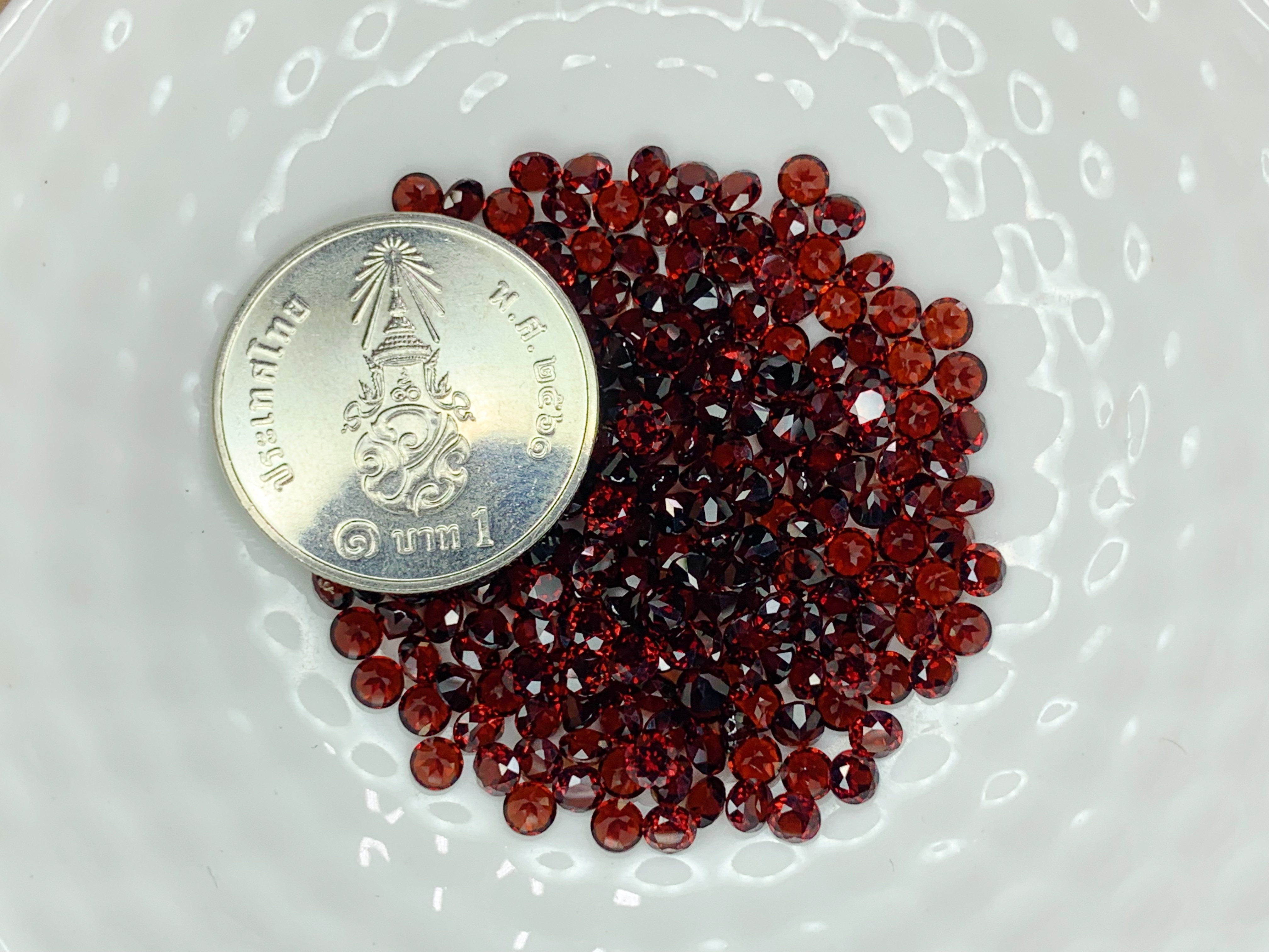 โกเมนกลม 2.75 มม. 5 กะรัต