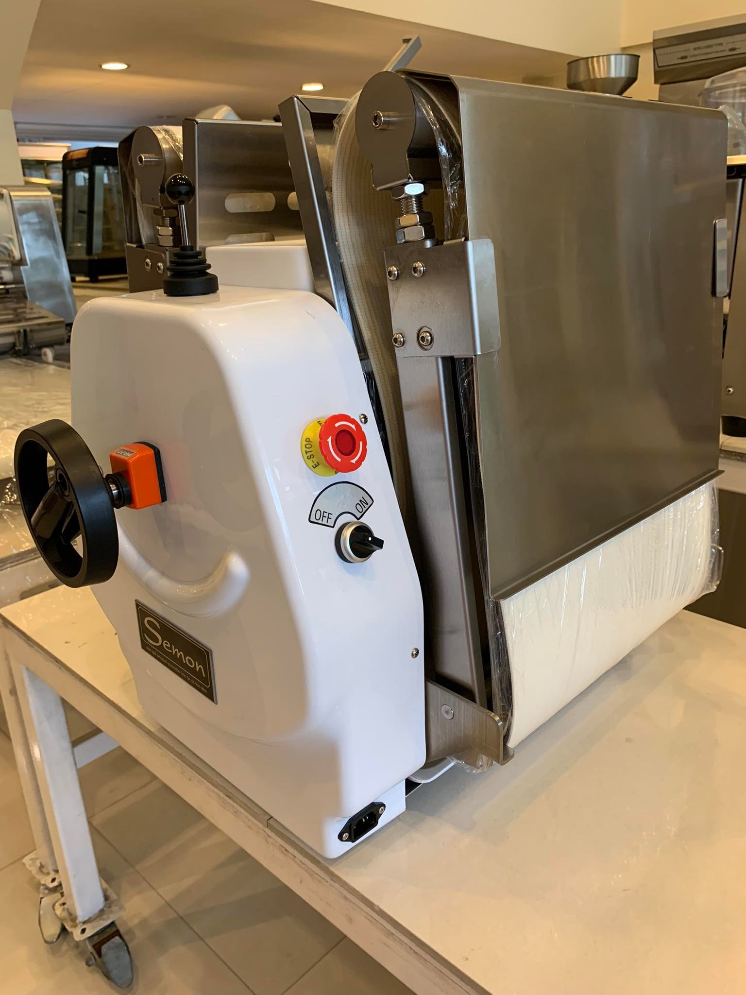 เครื่องรีดแป้งตั้งโต๊ะไซส์เล็ก SI-ST8S