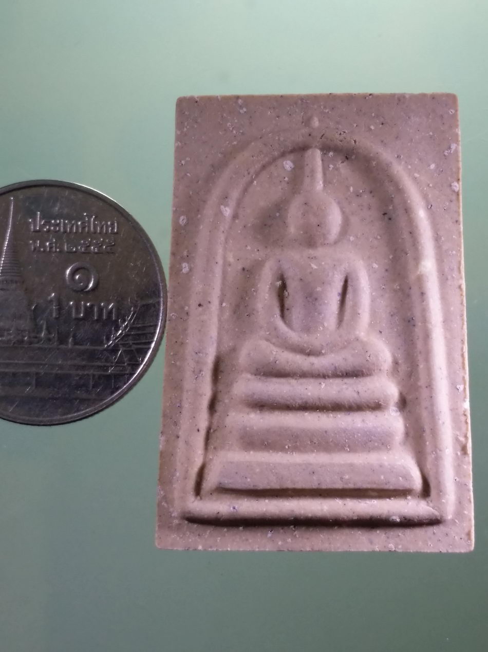 รหัสสินค้า พระมีกล่อง 054 พระสมเด็จไก่แก้ว รุ่นเสาร์ 5 ราชาโชค หลวงพ่อเณร ญาณวินโย วัดทุ่งเศรษฐี ราม 2 กรุงเทพฯ พระสวยกล่องเดิม