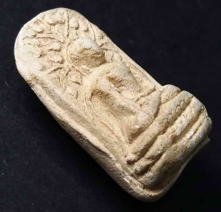 รหัสสินค้า พระกรุ 005 พระคง ทรงพระบาง จ.ลำพูน เนื้อขาวคราบเหลือง รายการนี้ให้เช่าบูชาแล้ว