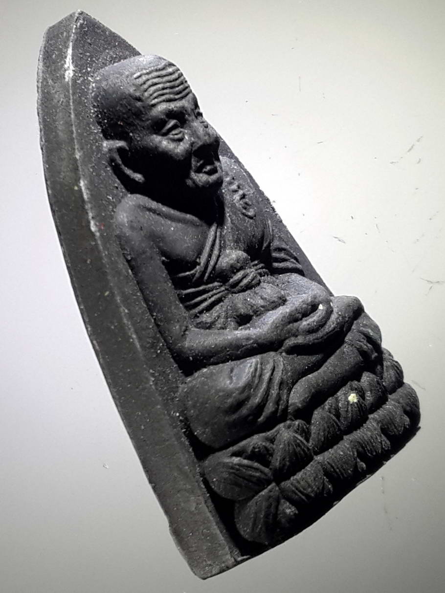 รหัสสินค้า หลวงปู่ทวด วัดต่างๆ 369 หลวงปู่ทวดเนื้อผงใบลาน รุ่นมหาลาภร่ำรวย ด้านหลังมีตัวอักษรย่อ ช.ช. ไม่ทราบวัดที่สร้าง