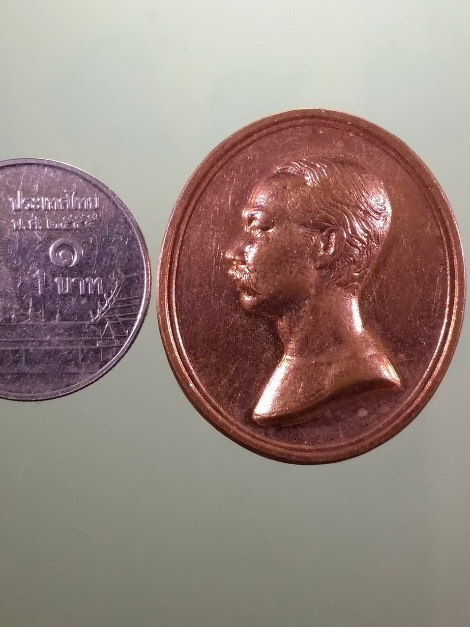 รหัสสินค้า พระมหากษัตริย์ และบุคคลสำคัญ 385 เหรียญเปลือย รัชกาลที่ 5 หลังพระปรมาภิไธยย่อ จปร.สมเด็จพระปิยะมหาราช ขนาดเทียบกับเหรียญบาท