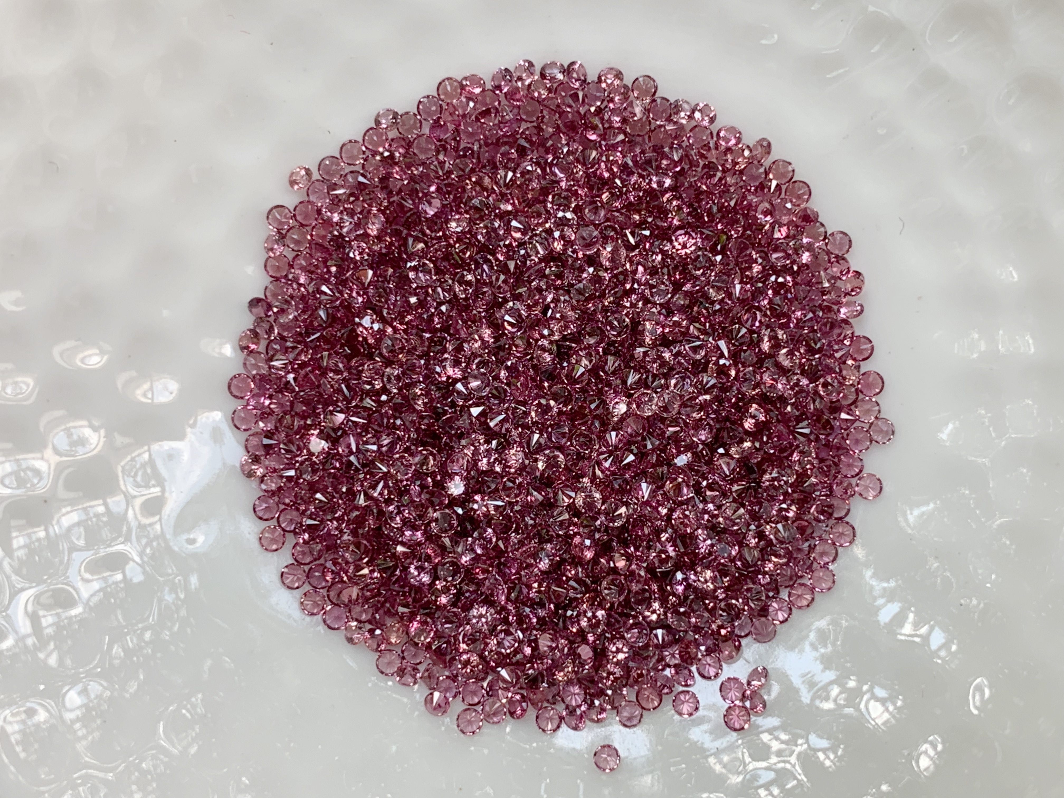 Pink sapphire 1.5 mm. 1 กะรัต