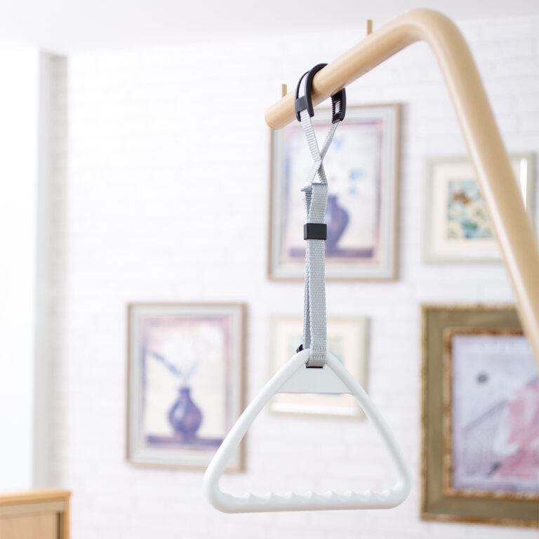 ชุดเตียงผู้ป่วยปรับไฟฟ้า Dali Low Entry (เตียงปรับระดับต่ำสุด 23 cm.) + พร้อมที่นอนเพื่อสุขภาพ MEMORY FOAM + เสาพยุงตัว + ชุดผ้าปูที่นอน + ผ้ายาง