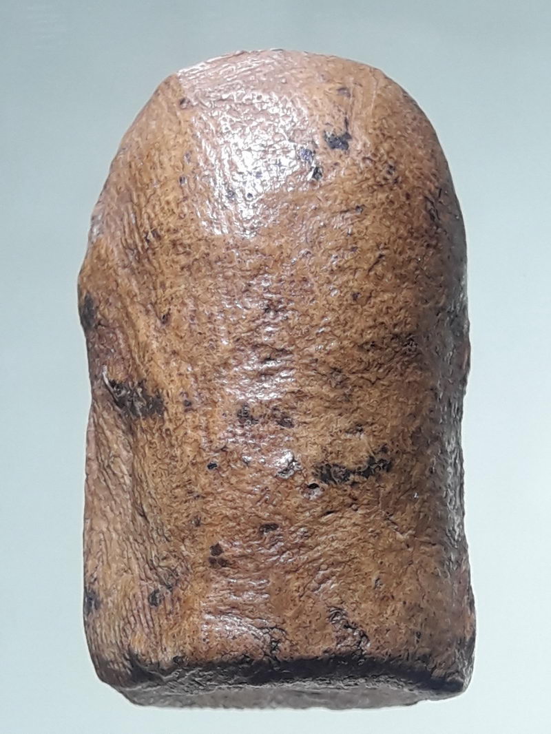 รหัสสินค้า พระเนื้อดิน ผง ว่าน 10500 พระคง ลำพูน (พระคงทรงพระบาง)