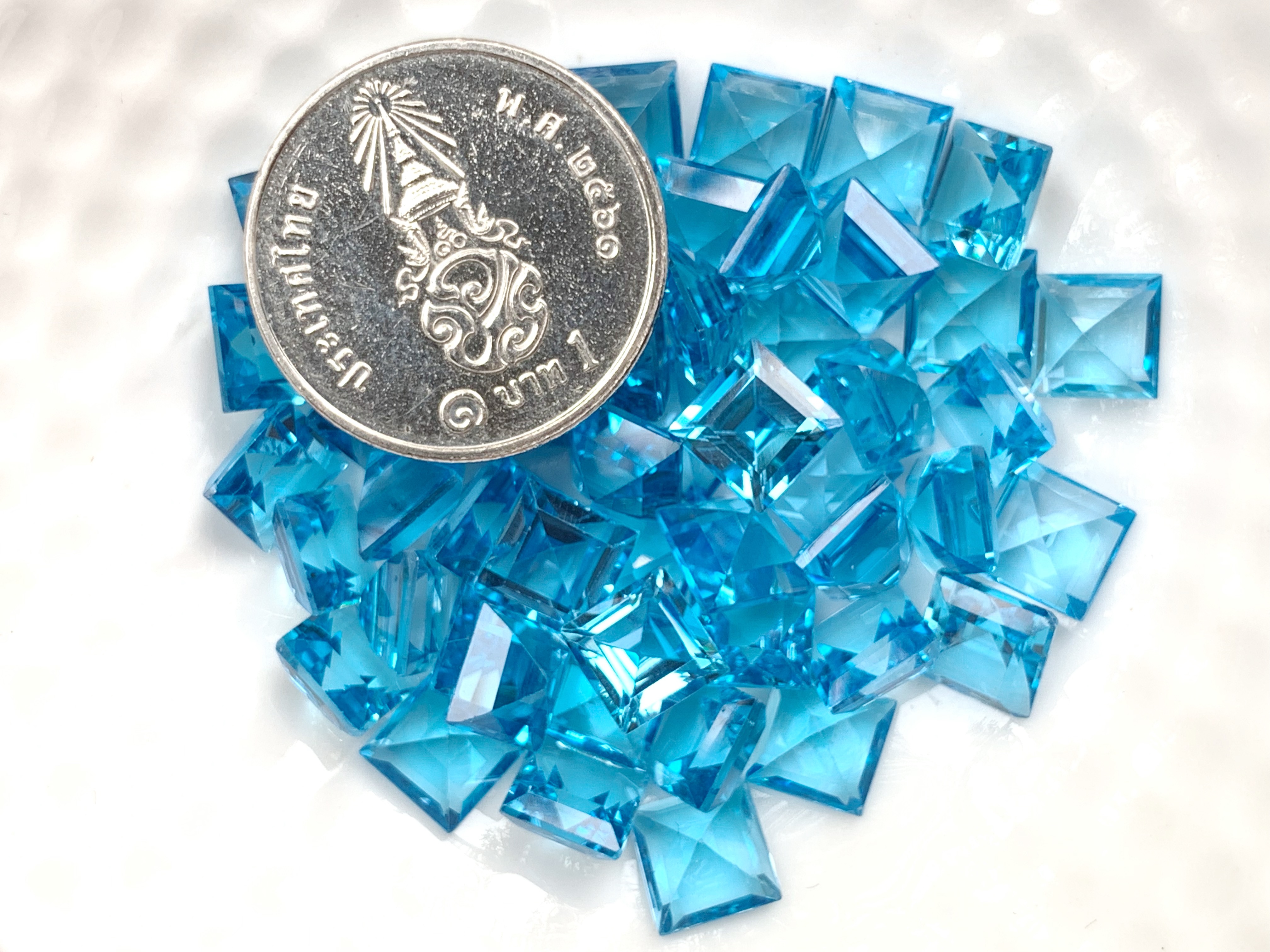 สวิสบลูโทปาสสี่เหลี่ยม 6 มม. 5 กะรัต