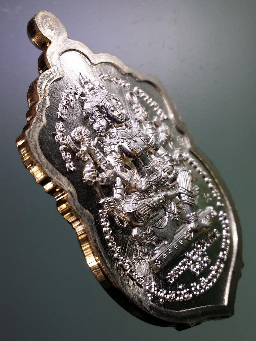 รหัสสินค้า พระมีกล่อง 009 เหรียญเสมาพระพรหม เนื้อกะไหล่เงินลงยาลายธงชาติ รุ่น พรหมพัฒน์พันล้าน ๒ หลวงพ่อพัฒน์ วัดห้วยด้วน อำเภอหนองบัว จังหวัดนครสวรรค์ ตอกโค๊ต หมายเลข ๒๒๑