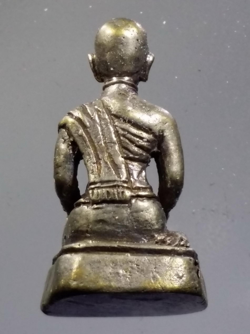 รหัสสินค้า พระมีกล่อง 3644 รูปหล่อ แม่ชี เนื้อนวโลหะแก่เงิน หล่อโบราณ หล่อตัน วัดสระยายชี อำเภอสามง่าม จังหวัดพิจิตร พระรายการนี้ให้เช่าบูชาแล้ว