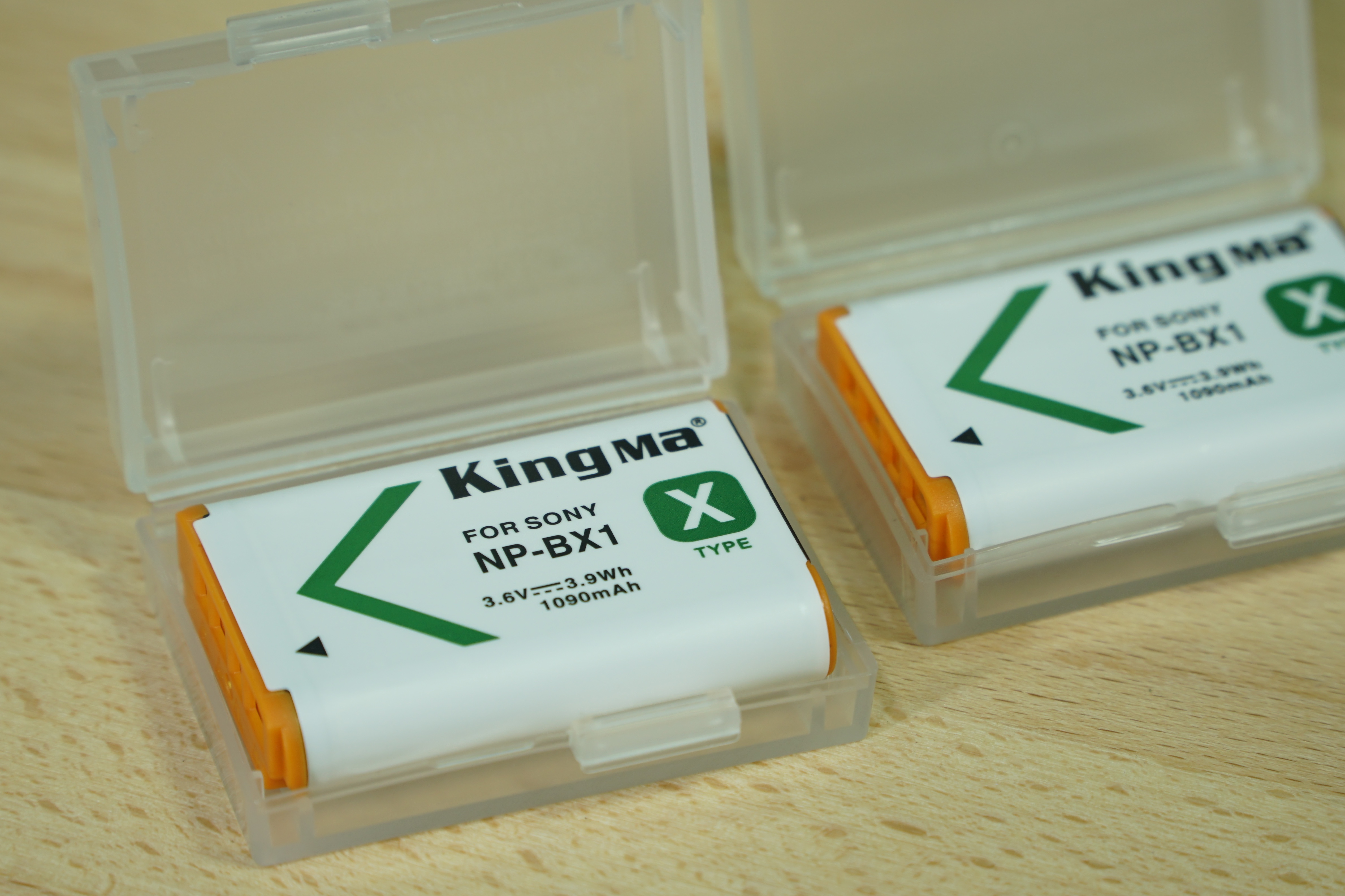 Kingmaแท่นชาร์จแบบ3ก้อน + แบตเตอรี่ Sony NP-BX1 2ก้อน ใช้กับกล้องSony รุ่นZV1 และ RX100