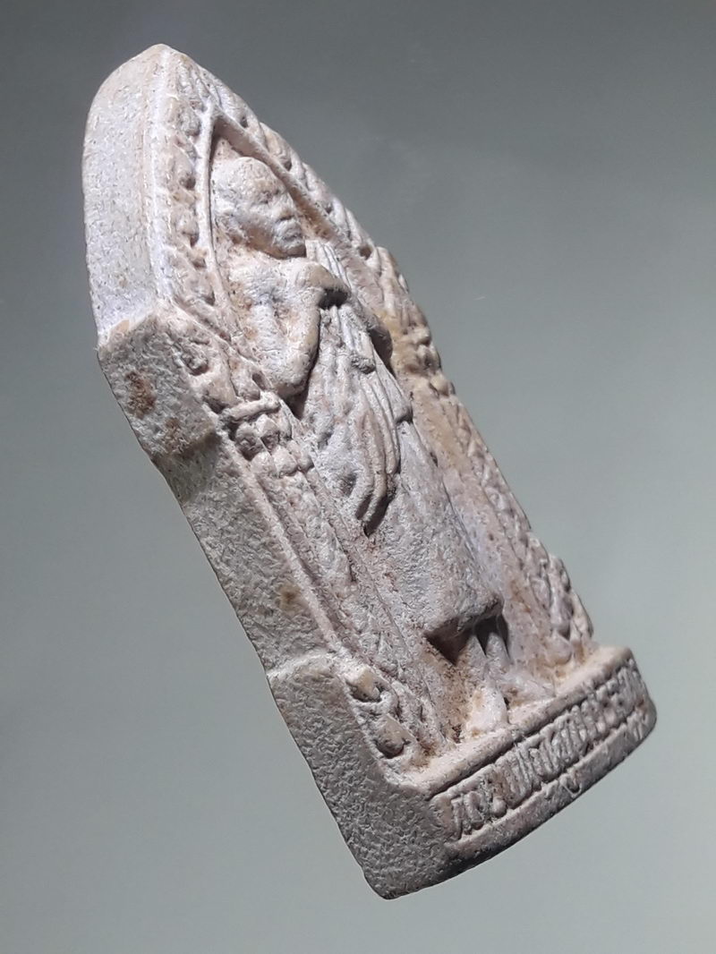 รหัสสินค้า พระเนื้อดิน ผง ว่าน 10499 พระเนื้อผงพิมพ์ยืน ซุ้มเรือนแก้ว หลวงพ่อคูณ วัดบ้านไร่ ออกวัดหนองคุย จังหวัดระยอง สร้างปี 2539