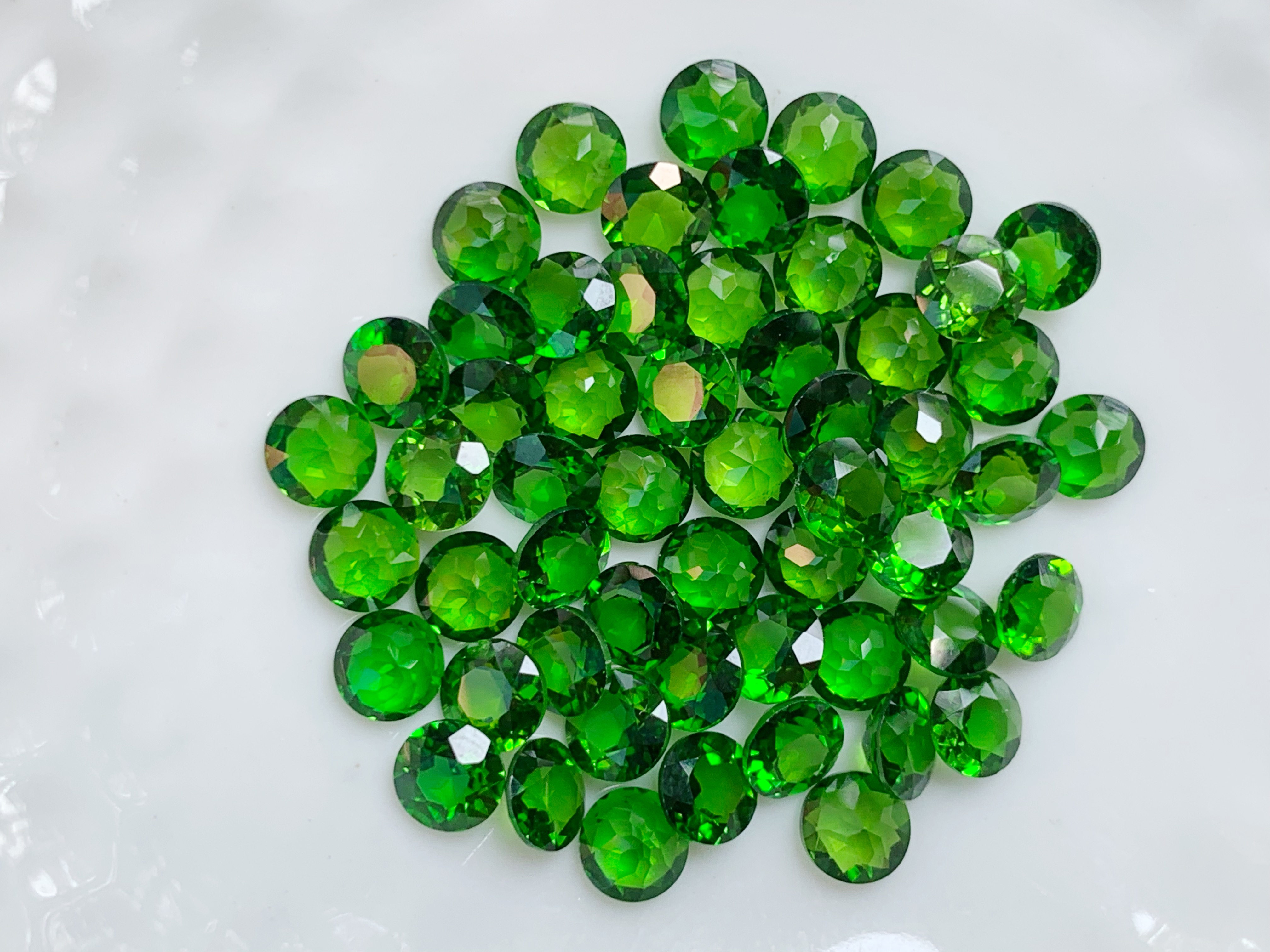 โครมไดออฟไซด์กลม 4.0 มม. 1 กะรัต