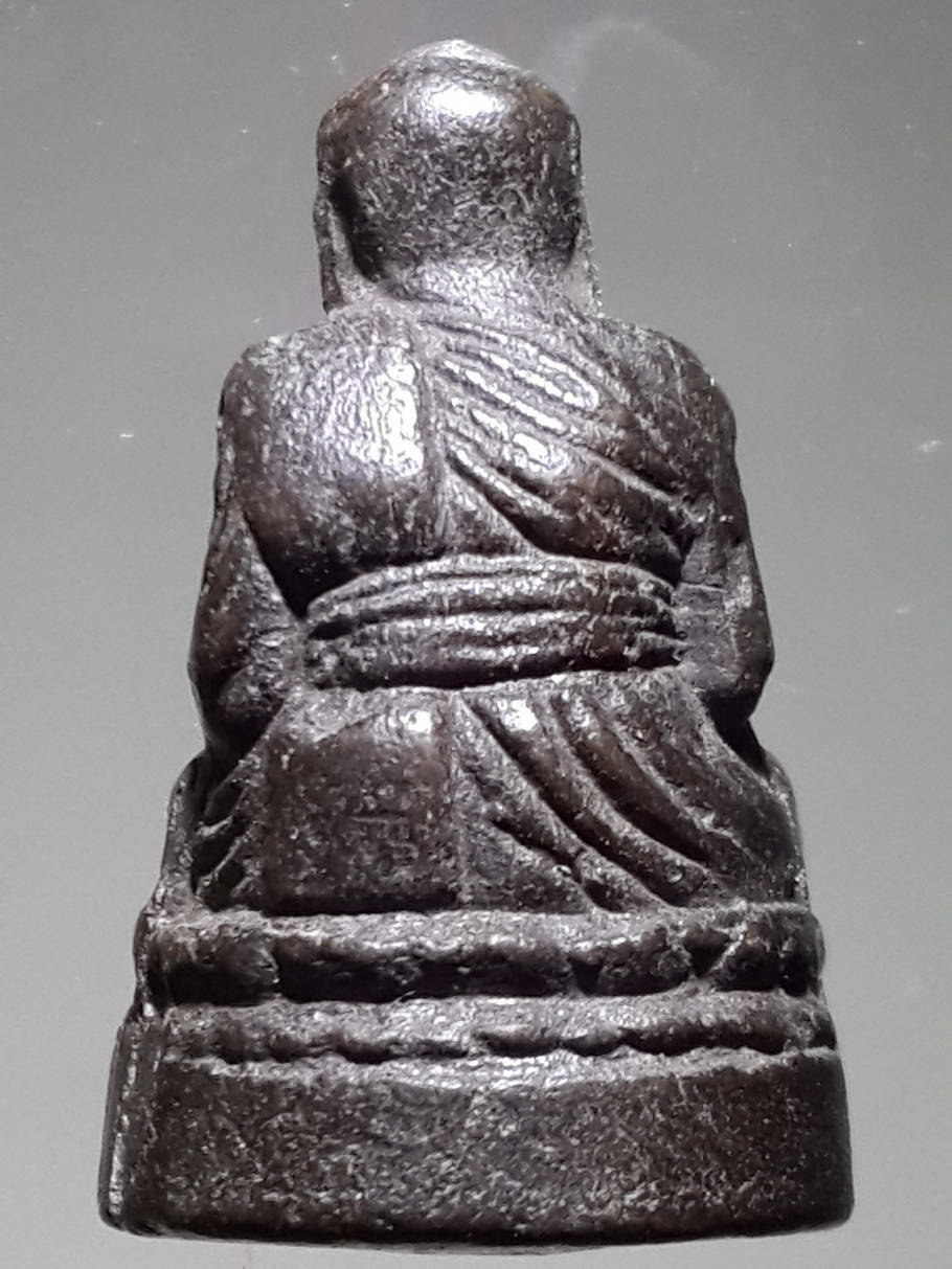 รหัสสินค้า หลวงปู่ทวด วัดต่างๆ 343 รูปหล่อลอยองค์ หลวงปู่ทวด วัดช้างให้ เนื้อว่าน ไม่ทราบวัดที่ออก พระเริ่มมีไข่ขึ้น เนื้อหาเก่ามีอายุ พระรายการนี้ให้เช่าบูชาแล้ว