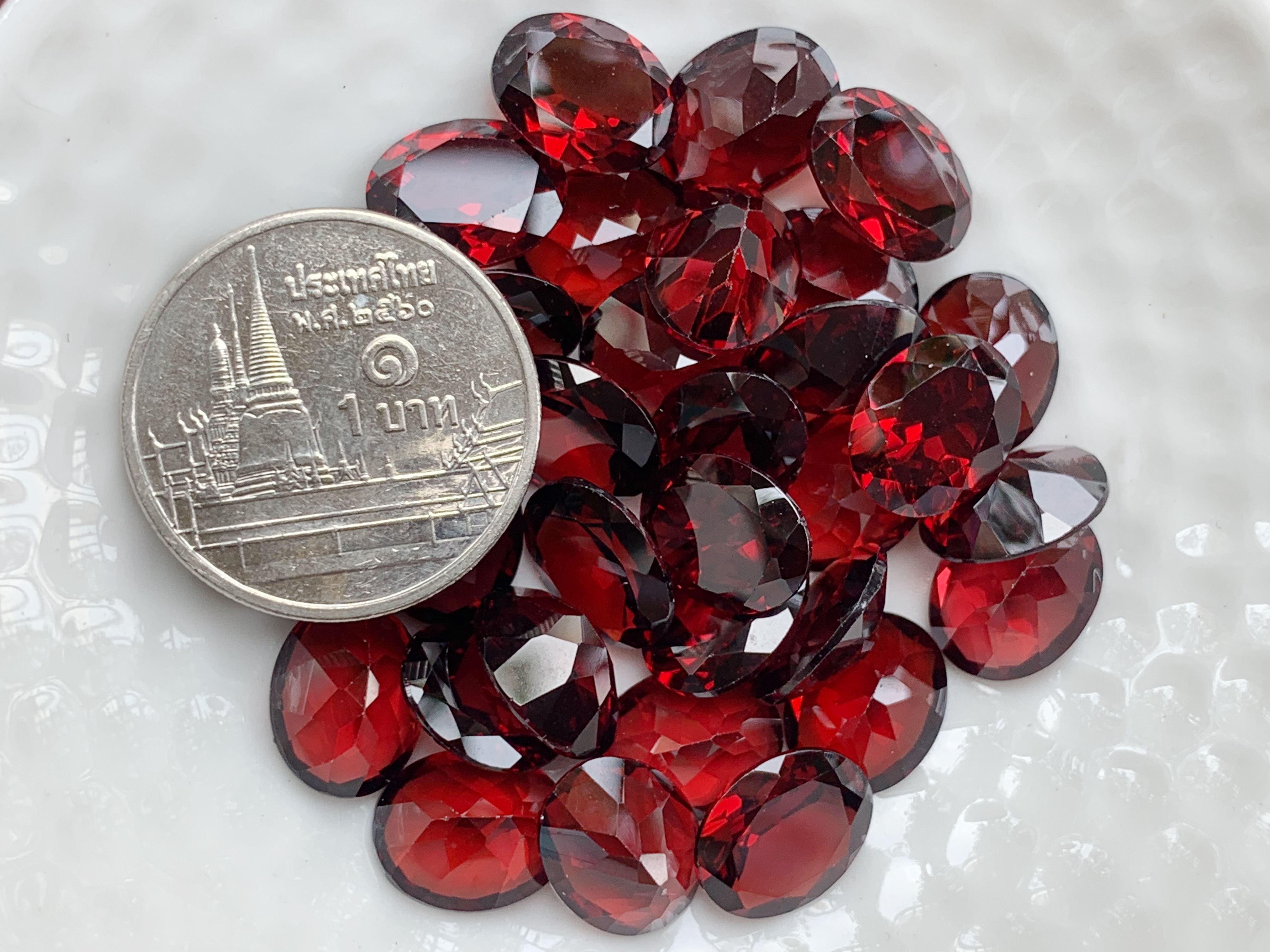 โกเมนไข่ 10x8 มม. 1 เม็ด