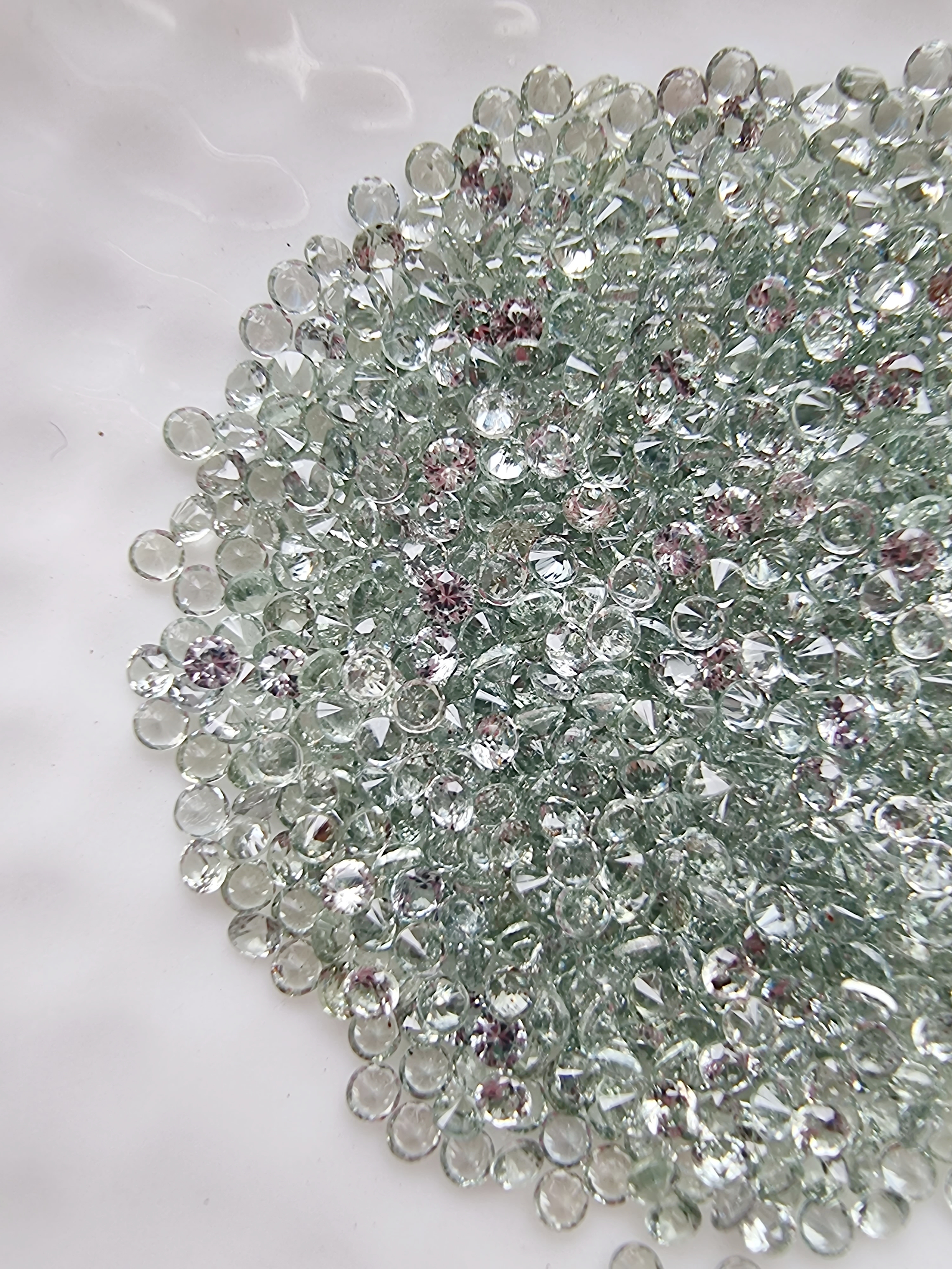 เขียวส่องกลม 1.7 มม. 1 กะรัต