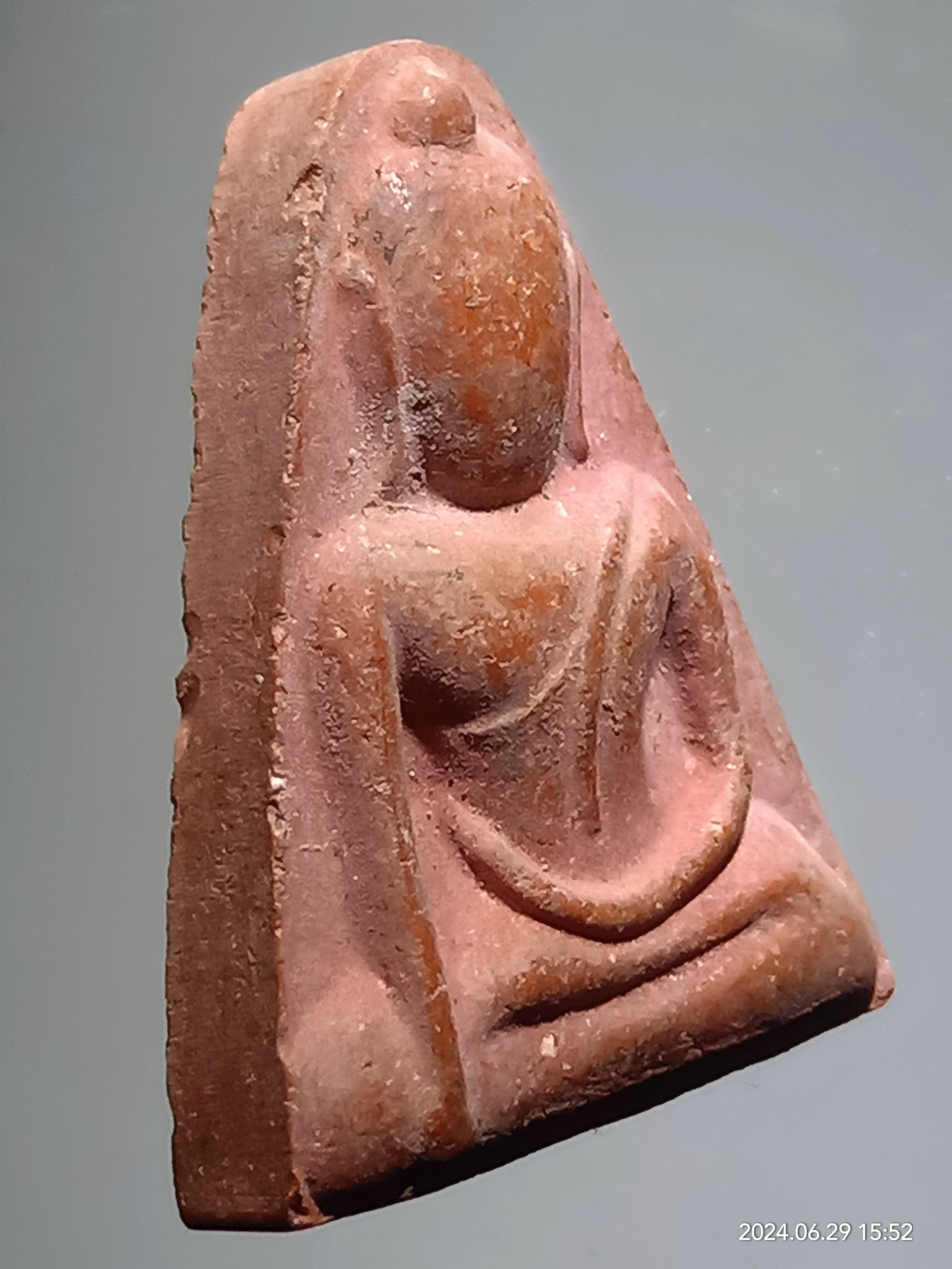 รหัสสินค้า พระเนื้อดิน เนื้อผง เนื้อว่าน 495 พระนางพญาเนื้อผง รุ่นทูลเกล้า สมเด็จพระญาณสังวร สมเด็จพระสังฆราช วัดบวรนิเวศวิหาร กรุงเทพฯ สร้างปี 2529 หายาก ปีลึก ครับ