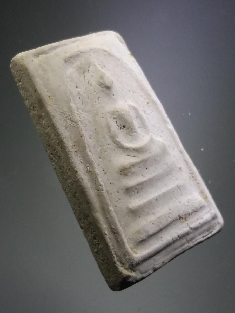 รหัสสินค้า พระมีกล่อง 3928 พระสมเด็จพิมพ์พระประธาน เนื้อผง ด้านหลังปั๊มตรายาง วัดนางชี พุทธาภิเษกปี 2536