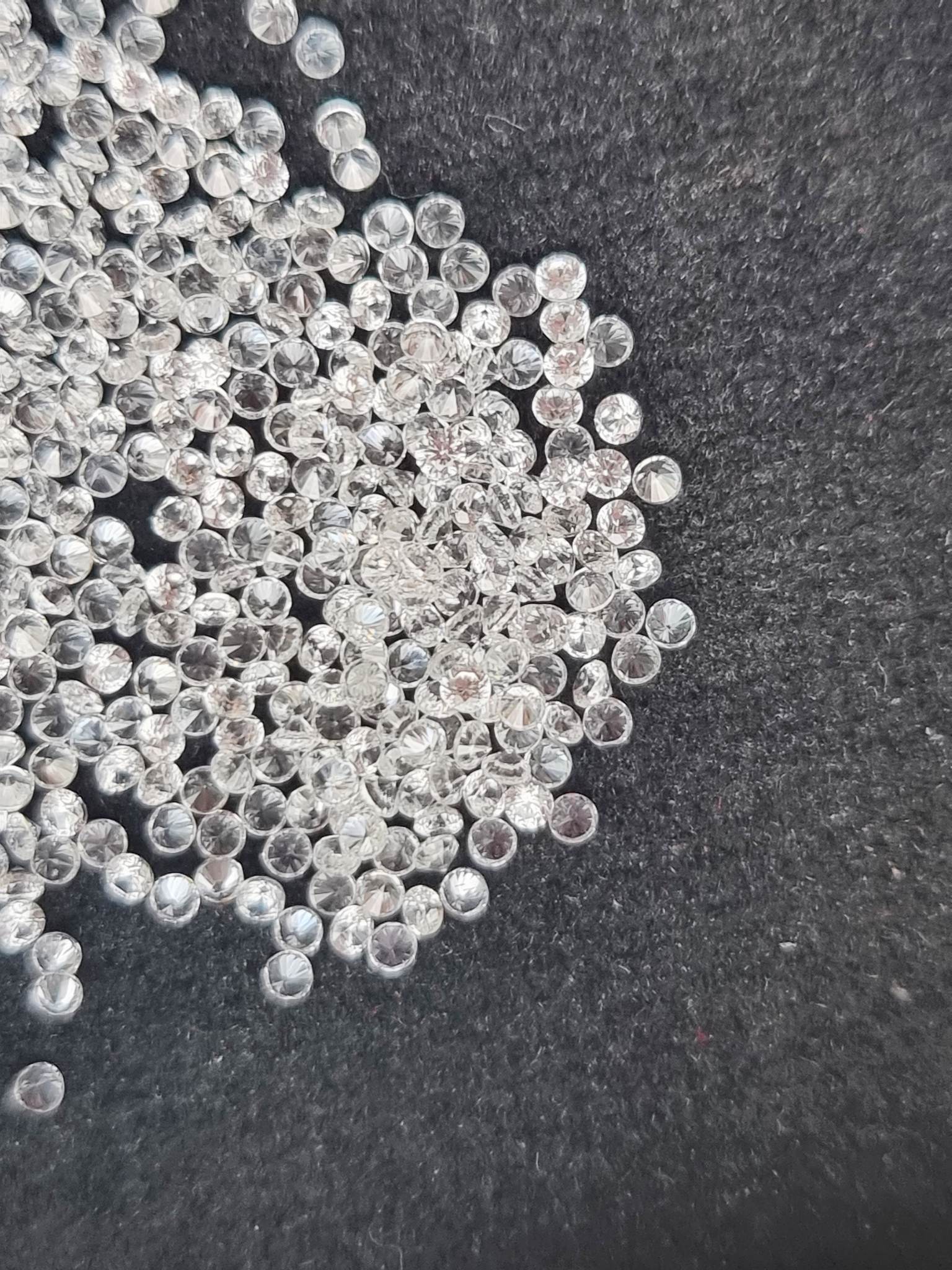 เพทายขาวกลมเจียรเหลี่ยม Size 1.5 มม. 1 กะรัต