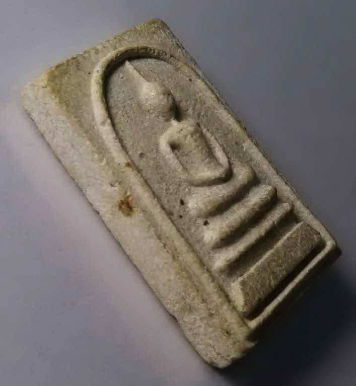 รหัสสินค้า พระสมเด็จ วัดต่างๆ 278 พระสมเด็จเนื้อผงหลัง ตรายาง (ปั๊มเป็นรูปยันต์ห้า) นะโมพุทธายะ ไม่ทราบที่