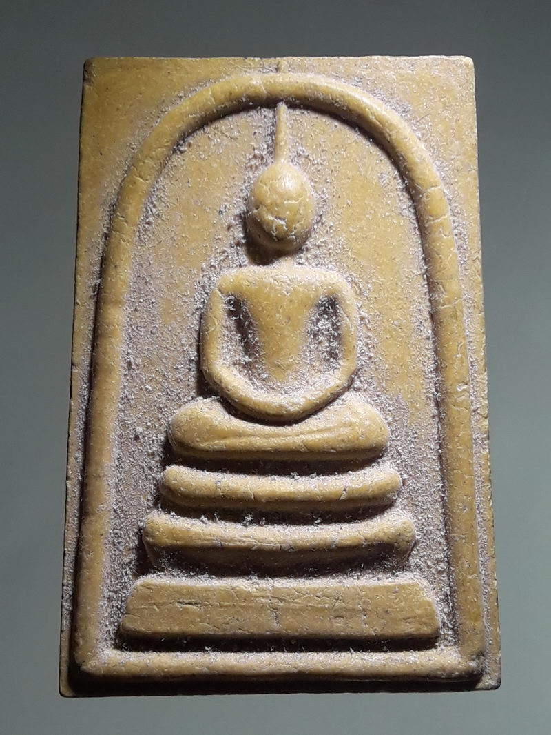 รหัสสินค้า พระเนื้อดิน ผง ว่าน 10502 พระสมเด็จเนื้อผง พิมพ์เกศทะลุซุ้ม หลังรูปเหมือนหลวงปู่แสวง วัดโพธิ์แดน จังหวัดพิจิตร รุ่นมหาเศรษฐีบางมูลนาก สร้างปี 2564