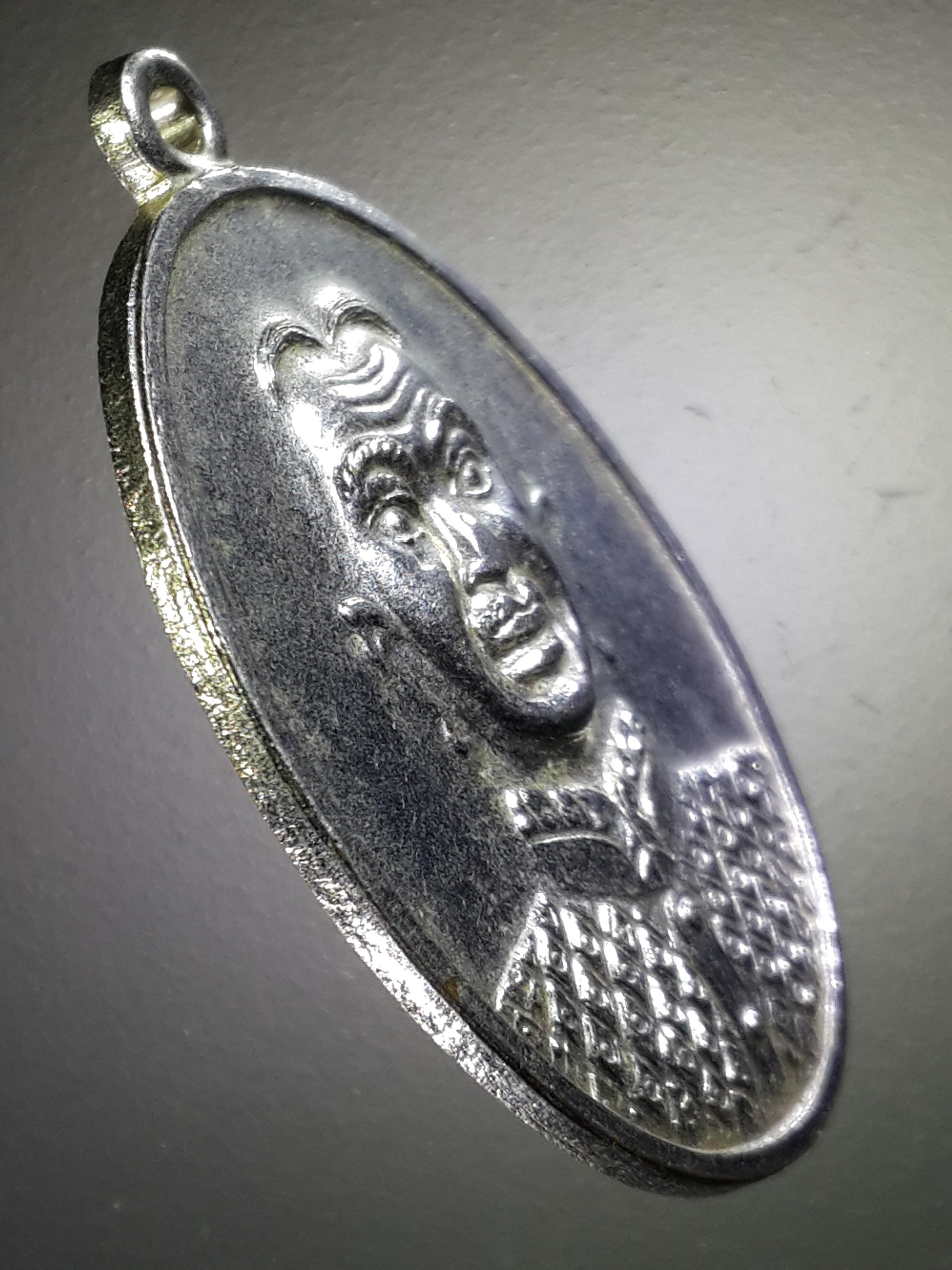 รหัสสินค้า พระมหากษัตริย์ และบุคคลสำคัญ 218 เหรียญกะไหล่นิเกิ้ล เจ้าพ่อธงชัย พระเชียงเงิน สร้างปี 2523