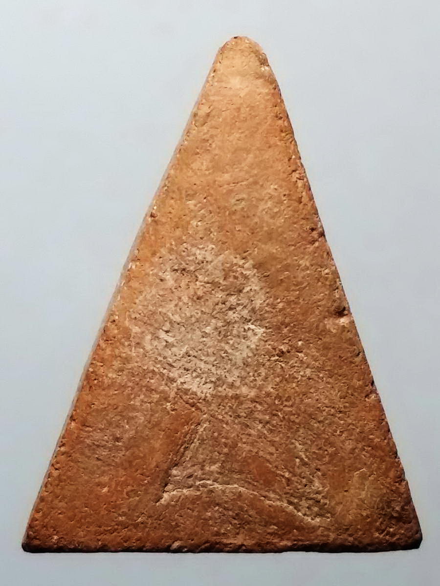 รหัสสินค้า พระไม่ทราบที่ 431 พระนางพญาเนื้อดินเผา พิมพ์สามเหลี่ยม ไม่ทราบที่ พระรายการนี้ให้เช่าบูชาแล้ว