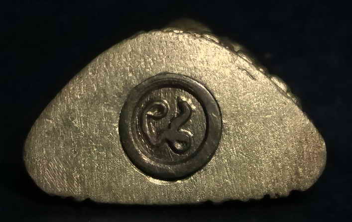 รหัสสินค้า พระกริ่ง พระหล่อ 054 รูปหล่ออุดกริ่ง พระพุทธหลวงพ่อโต ด้านหลังมีอักษรย่อ ส.ค. น่าจะเป็นชื่อย่อ จังหวัดสมุทรสาคร หรือสมุทรสงคราม ไม่ทราบที่ครับ พระรายการนี้ให้เช่าบูชาแล้ว