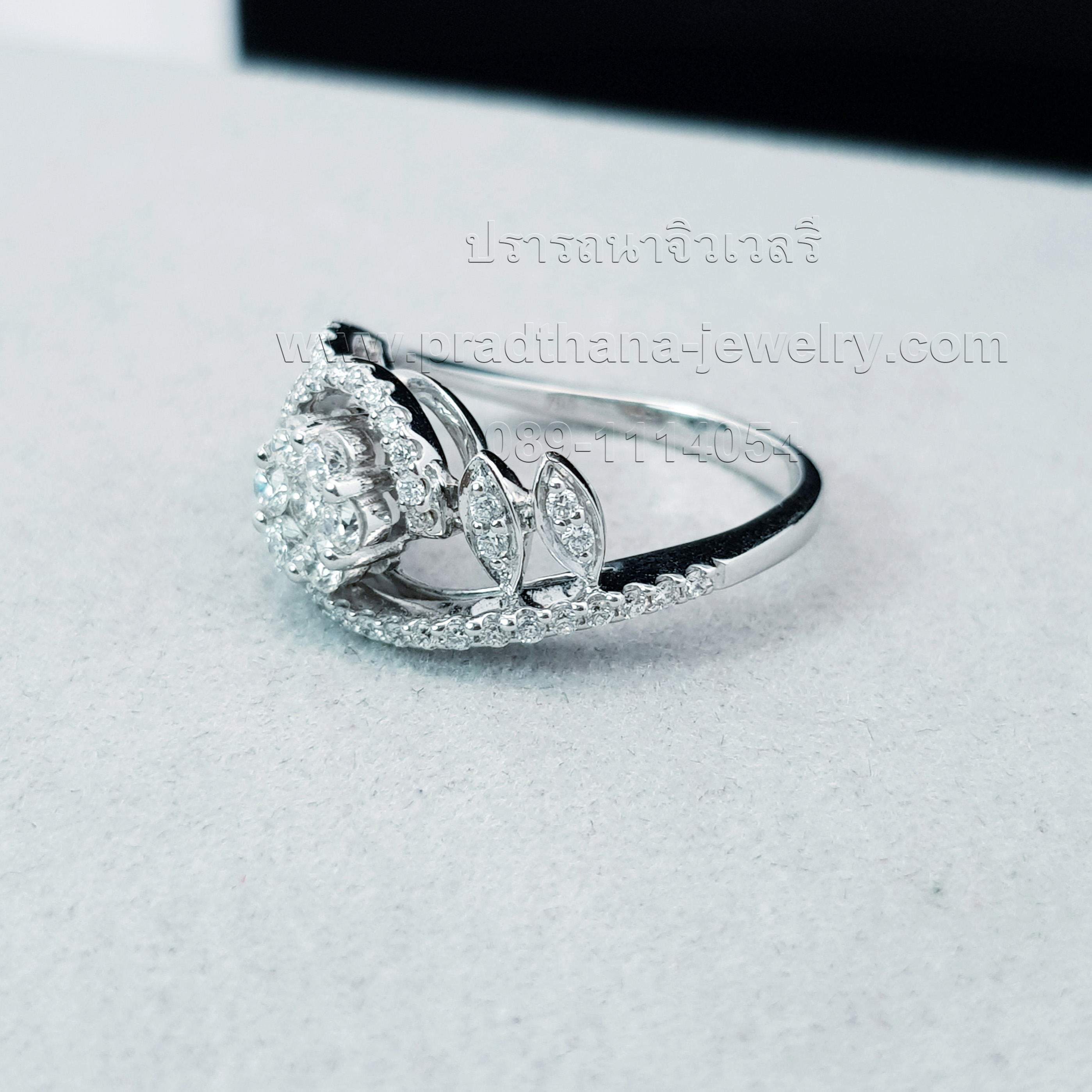 แหวนเพชรลายเถาดอกไม้