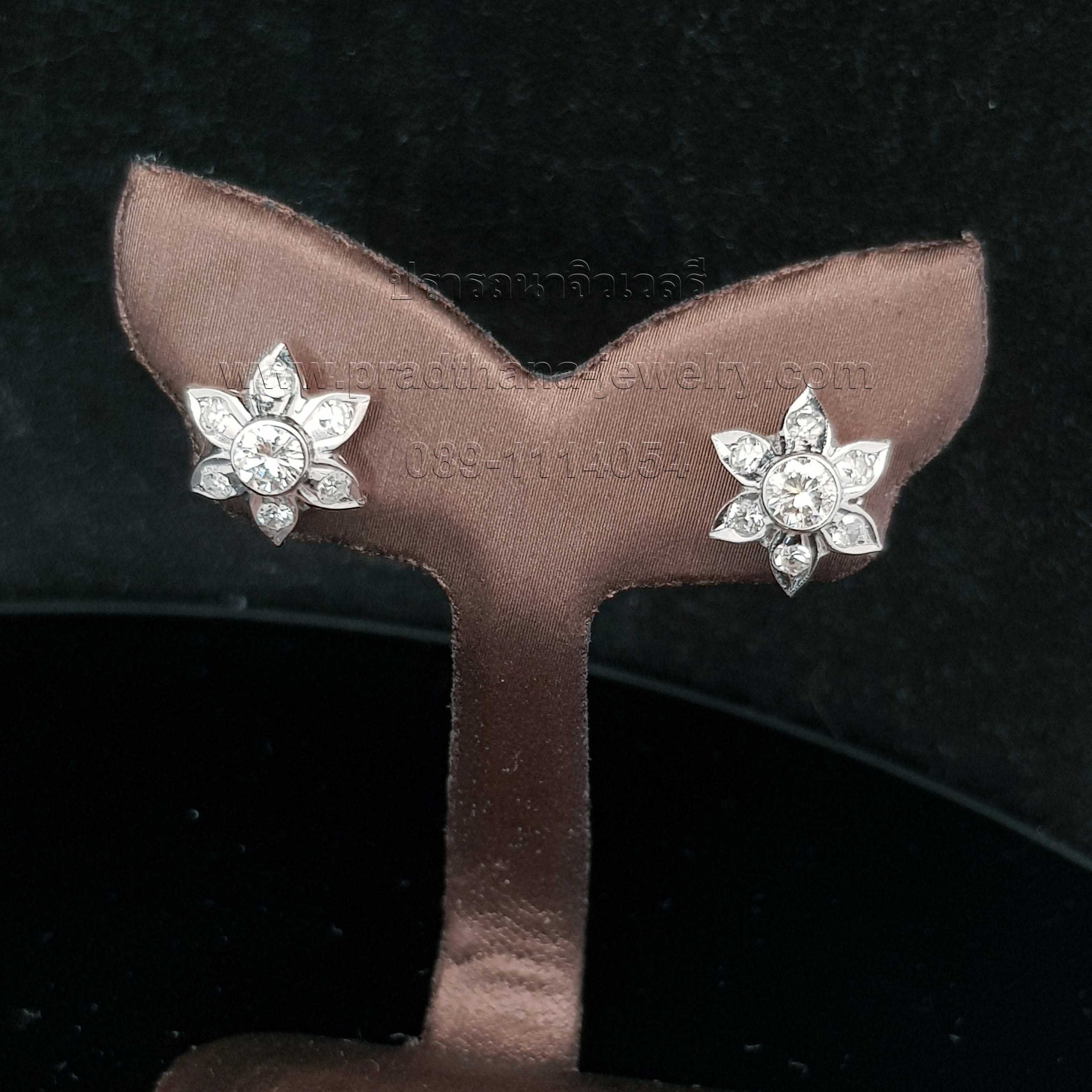 ต่างหูดอกไม้เพชร