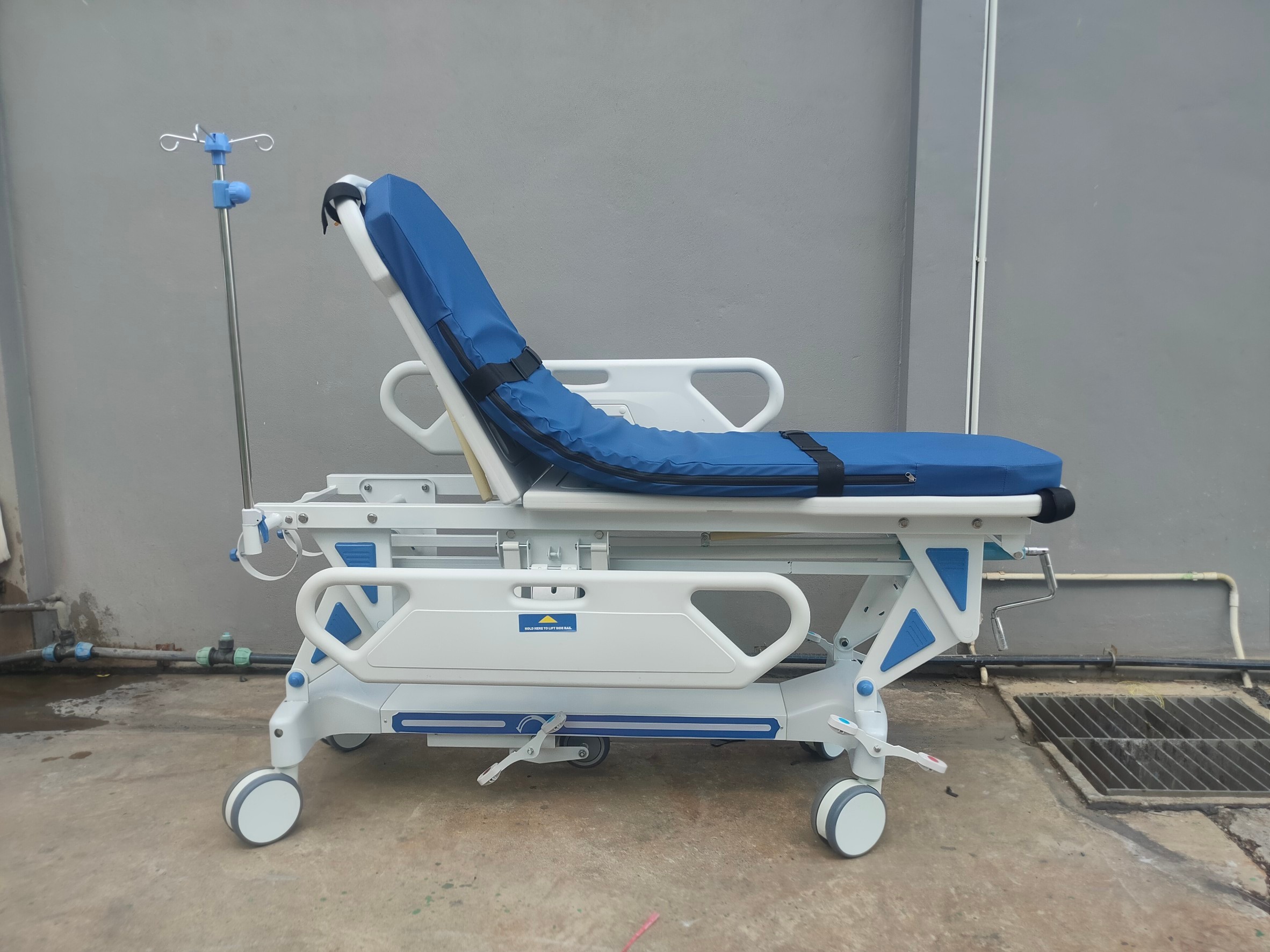 รถเข็นเปลเคลื่อนย้ายผู้ป่วย รุ่น CH-TC-04(i) (PATIENT STRETCHER TROLLEY)