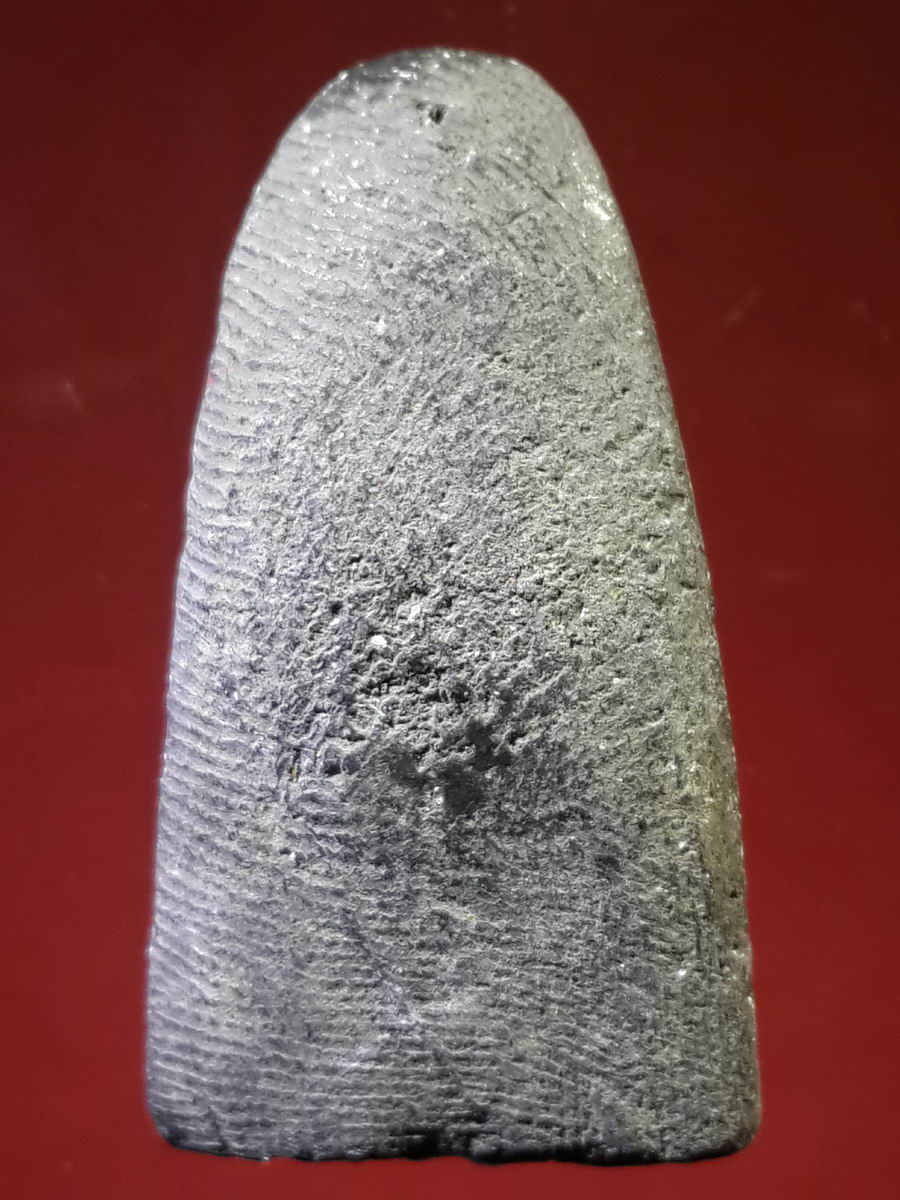 รหัสสินค้า หลวงปู่ทวด วัดต่างๆ 125 หลวงปู่ทวด วัดช้างให้ จ.ปัตตานี ไม่ทราบปีที่สร้าง เนื้อผงใบลาน พิมพ์เตารีดหัวมน หลังอูม ไม่มีตัวหนังสือ พระรายการนี้ให้เช่าบูชาแล้ว