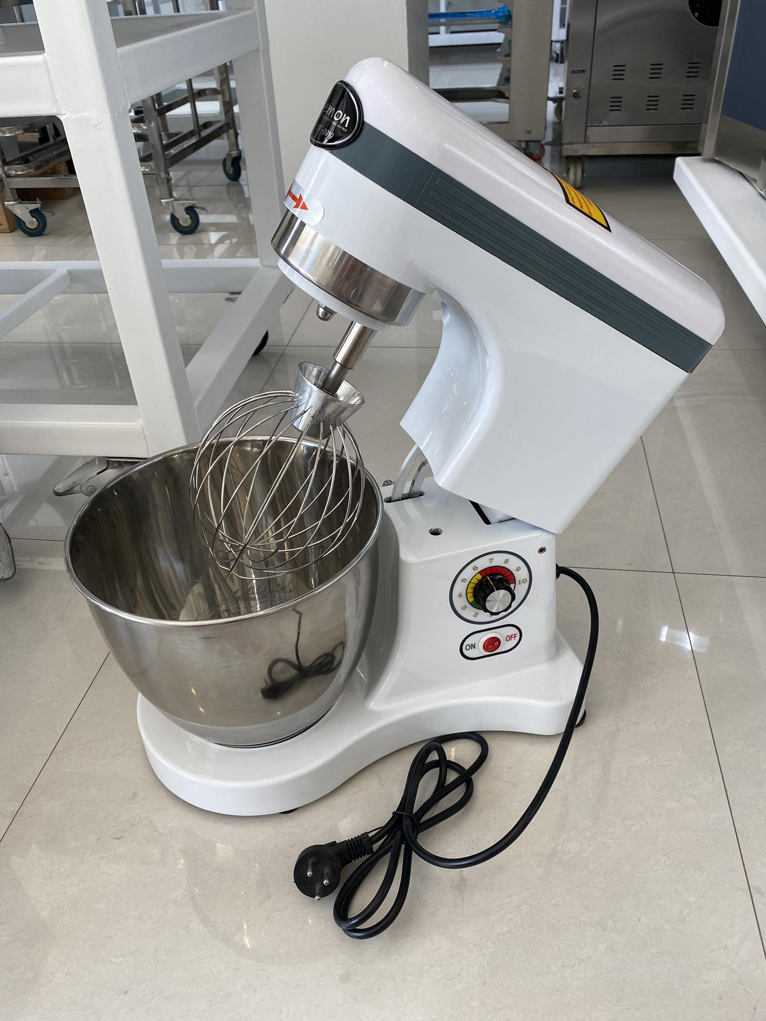 เครื่องผสม 3 หัวตี 7 ลิตร (SI-MX7)