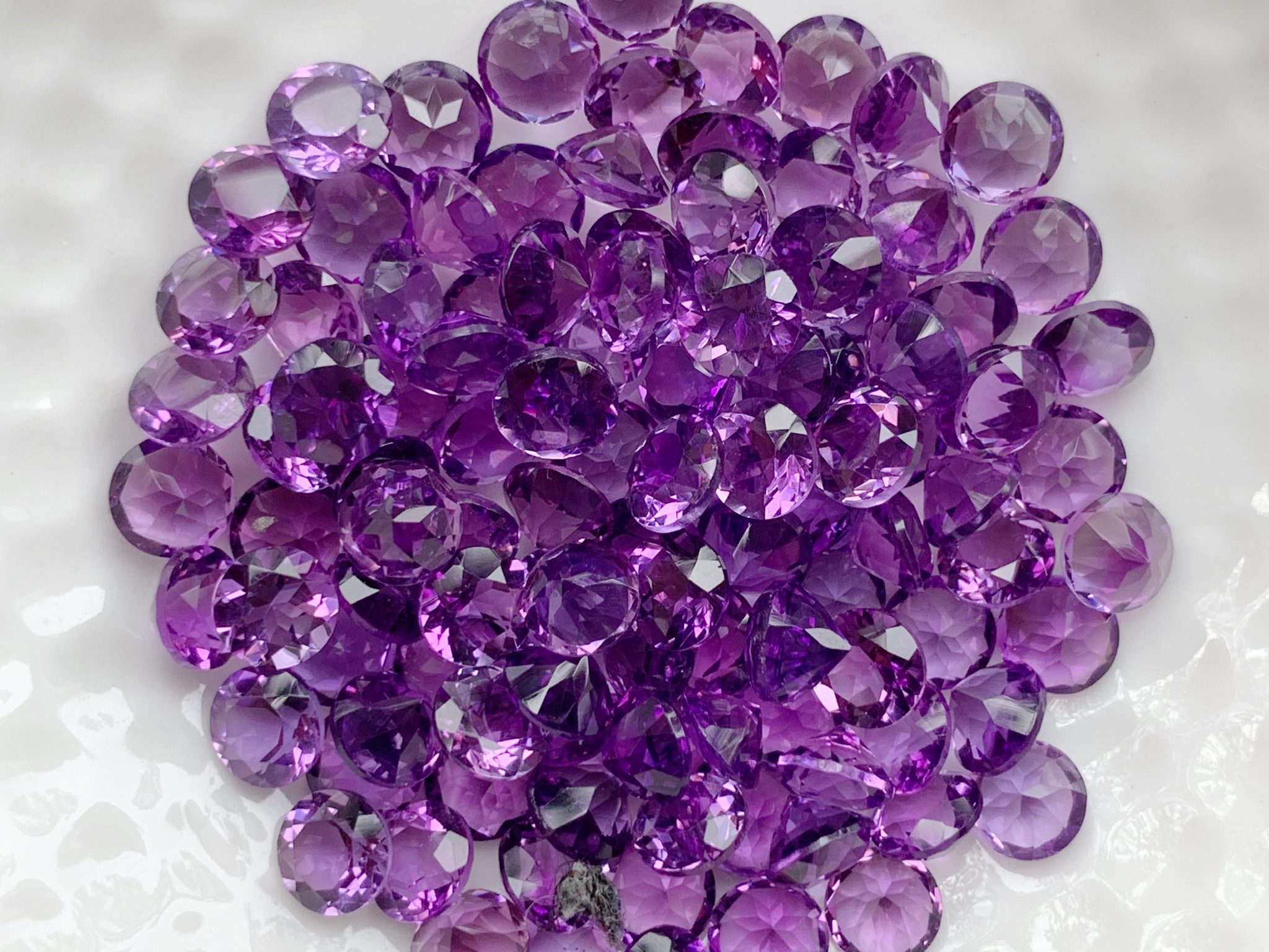 อเมทิสเข้มกลม 5 มม. 5 กะรัต