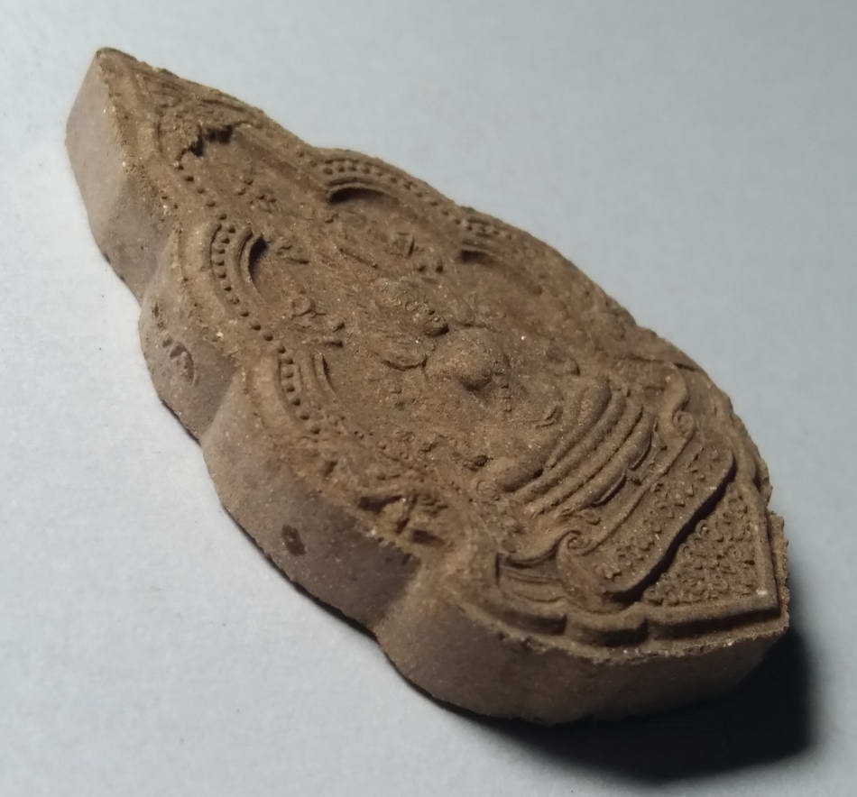 รหัสสินค้า พระมีกล่อง 104 พระพุทธชินราชเนื้อผง รุ่นปิดทอง สร้างปี 2547