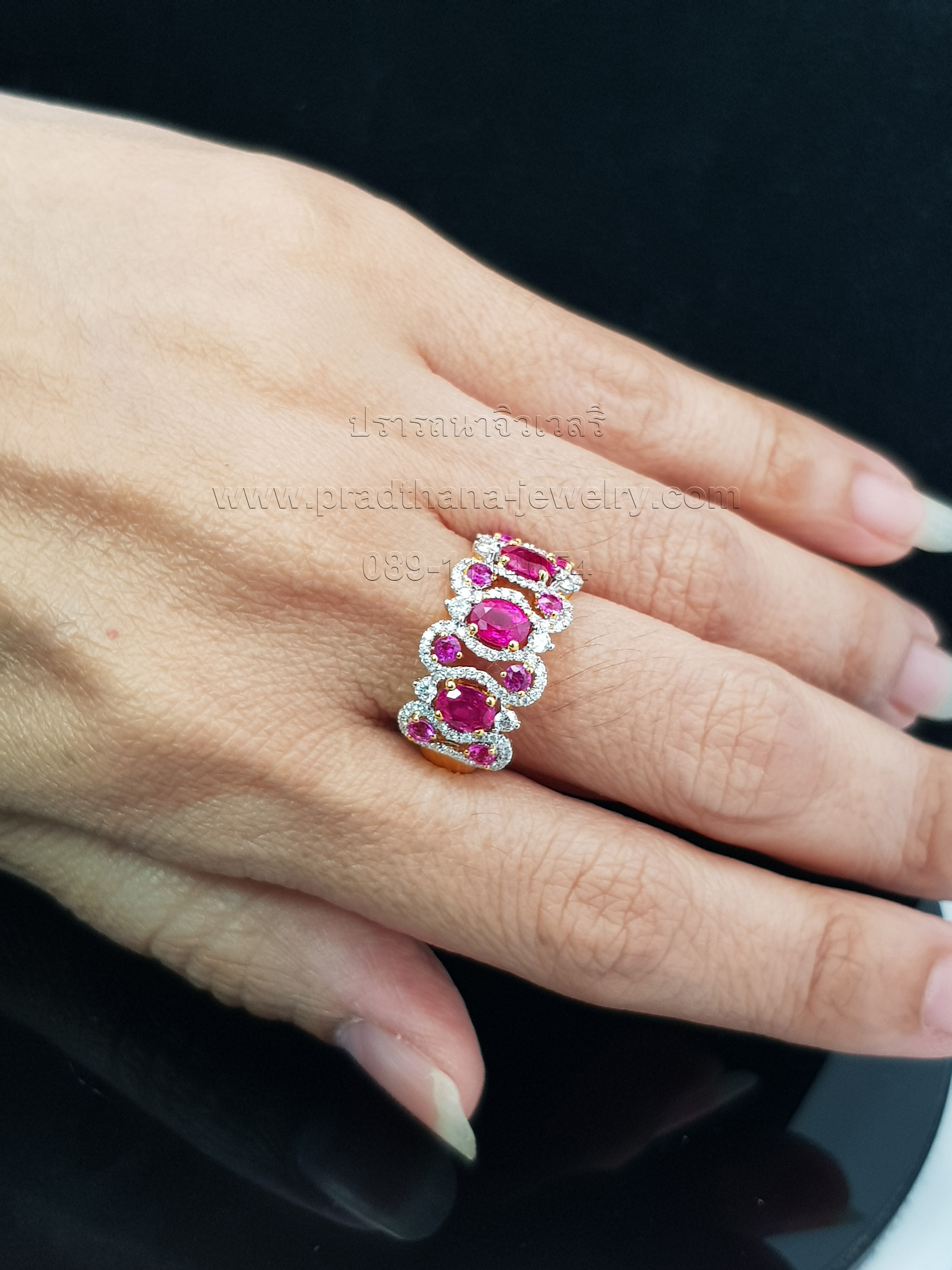 แหวนทับทิมประดับเพชร