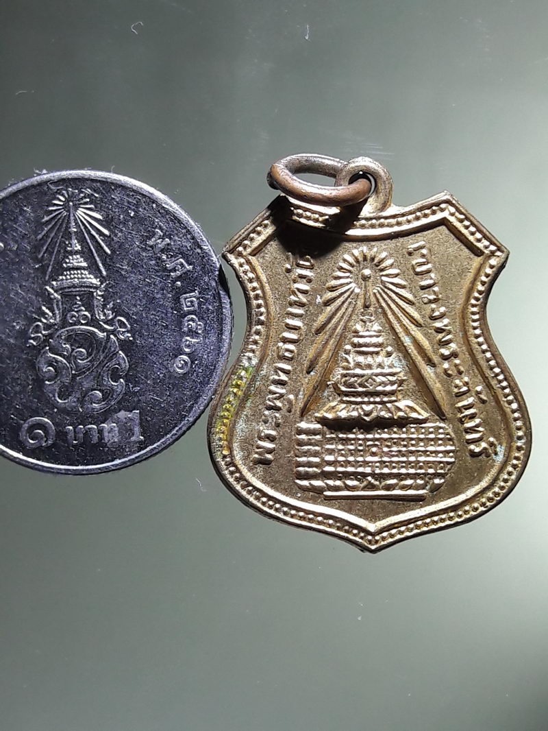 Antig FB 12925 เหรียญพระพุทธบาท วัดเขาวงพระจันทร์ หลังพระราชวรญาณเวที เจ้าคณะจังหวัดลพบุรี สร้างปี 2513