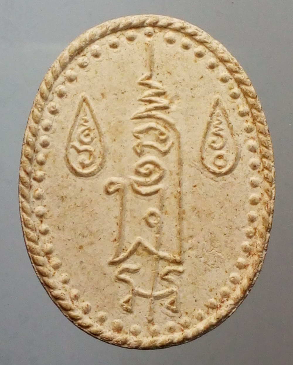 รหัสสินค้า พระไม่ทราบที่ 207 พระพุทธประจำวันอาทิตย์เนื้อผง หลังยันต์ ไม่ทราบที่