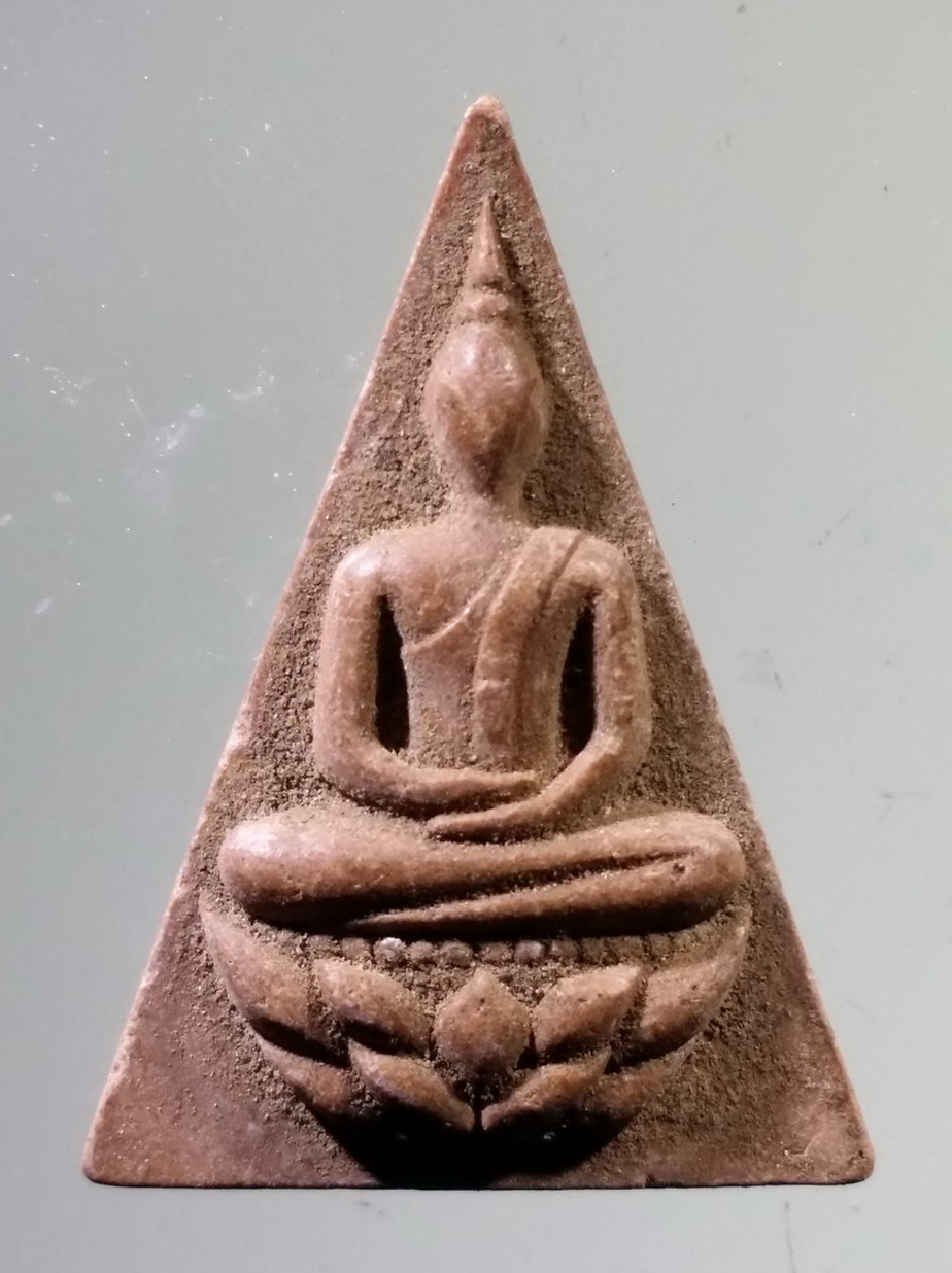 รหัสสินค้า พระเนื้อดิน เนื้อผง เนื้อว่าน 9716 พระกำลังแผ่นดิน เนื้อผง วัดสหบุญญาราม จังหวัดอุตรดิตถ์