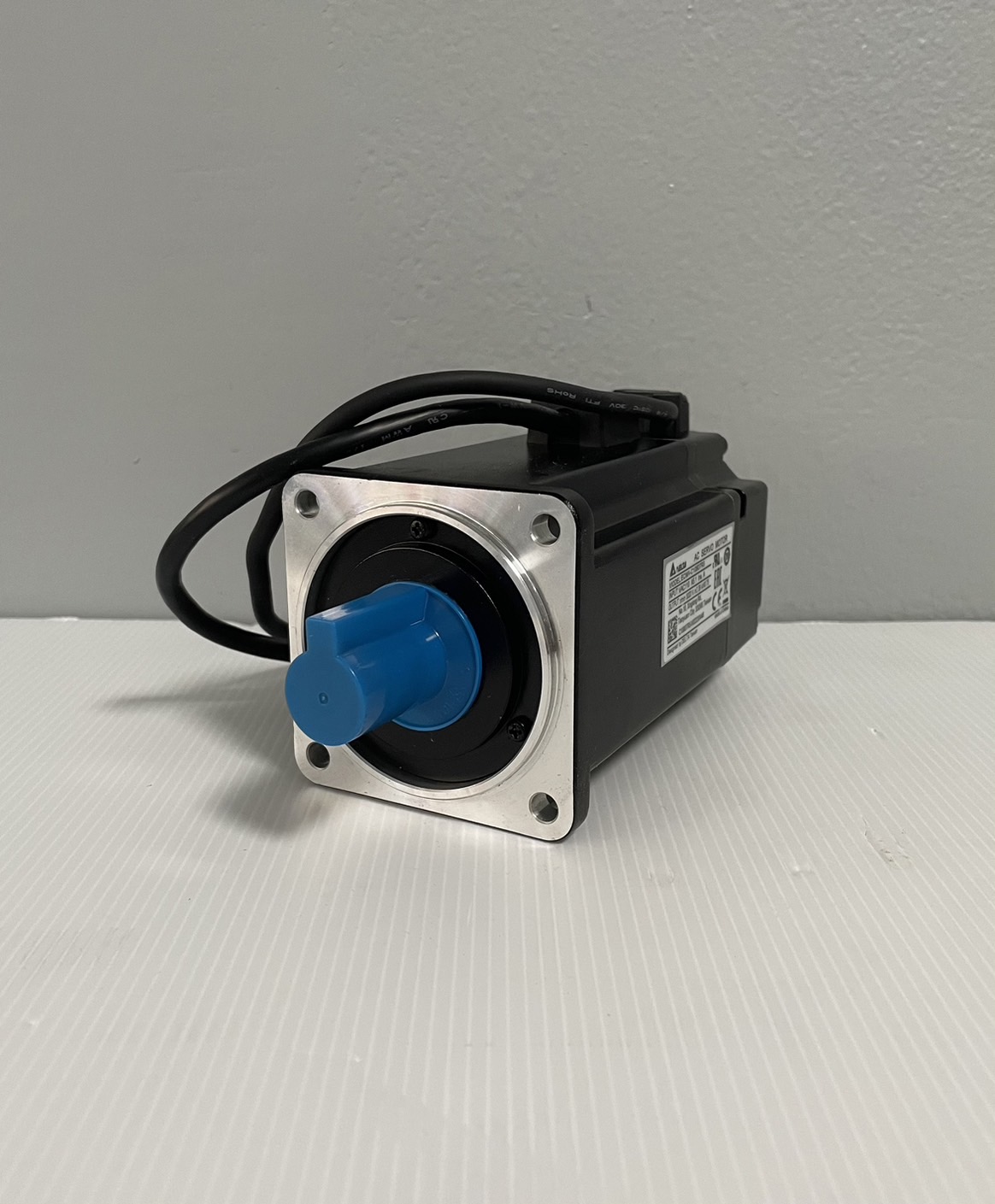 Delta AC servo motor ECMA-C20807RS 750W keyway with screw hole